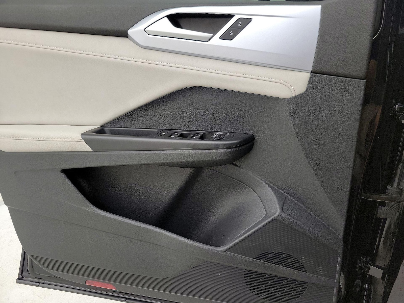 2025 Volkswagen Taos SE - Photo 13