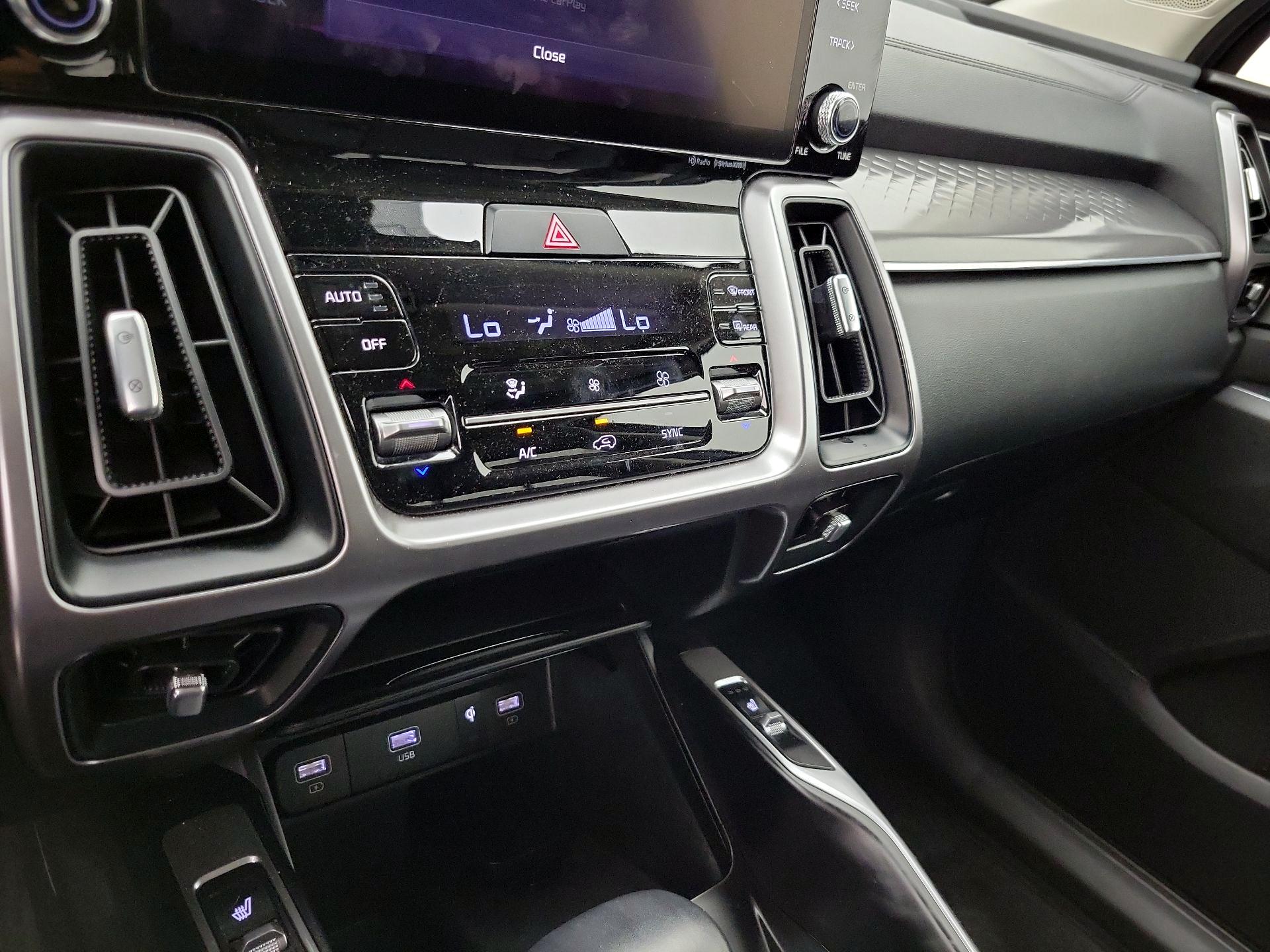 Thumbnail: 2023 Kia Sorento - 16