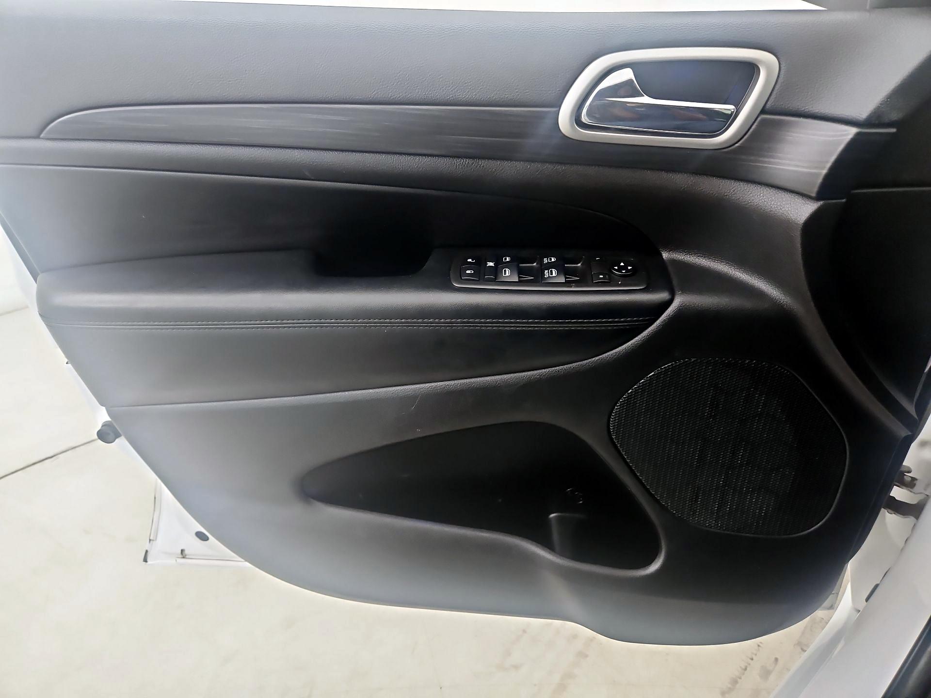 Thumbnail: 2021 Jeep Grand Cherokee - 12