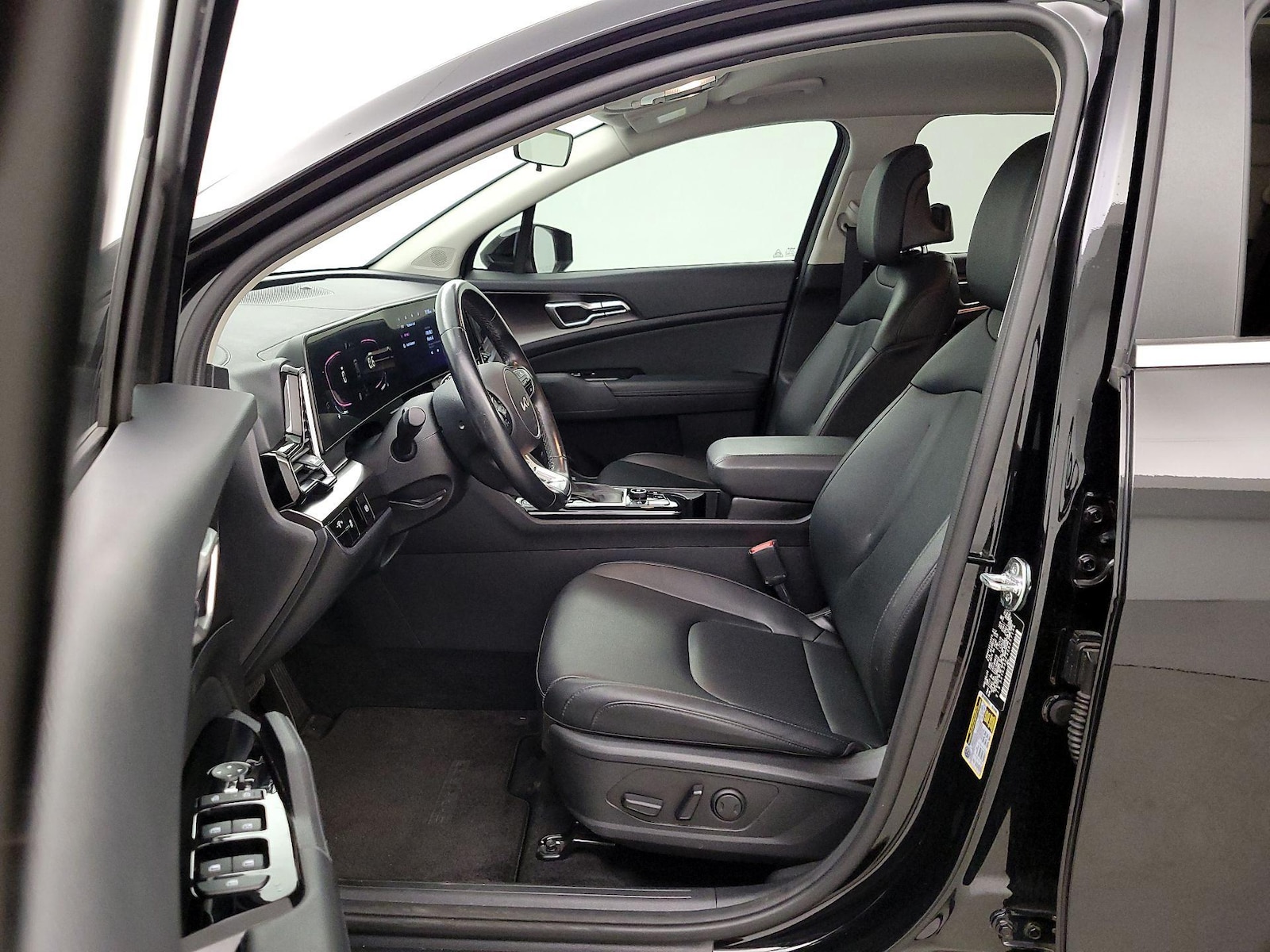 2025 Kia Sportage EX - Photo 12
