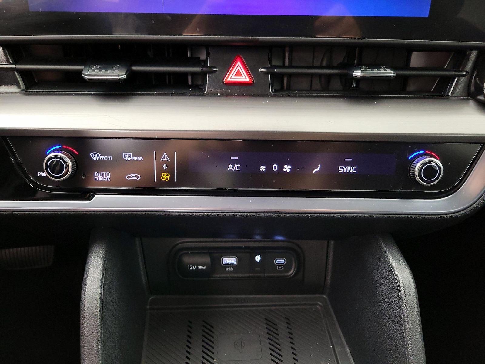 2025 Kia Sportage EX - Photo 17