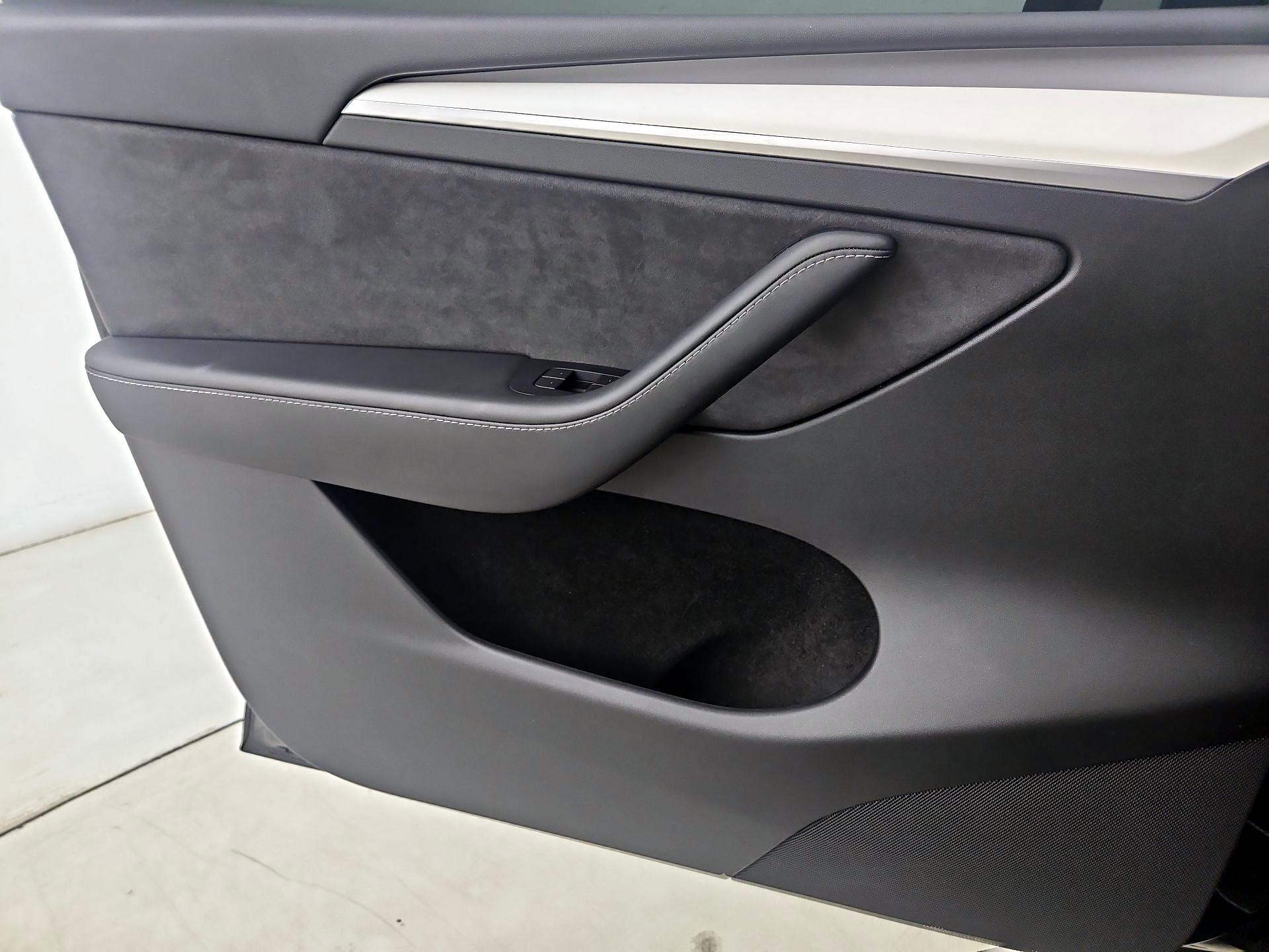 Thumbnail: 2023 Tesla Model Y - 12