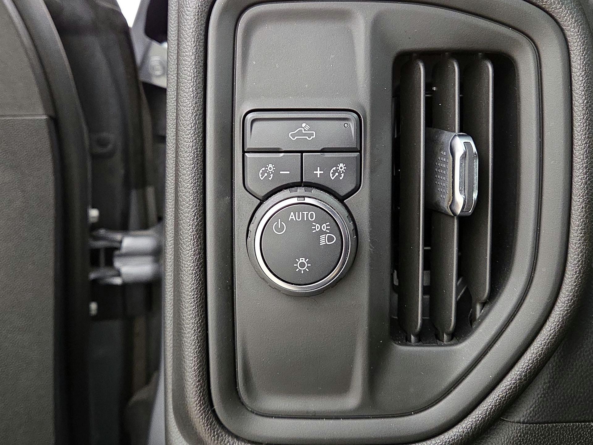 Thumbnail: 2021 Chevrolet Silverado 1500 - 13