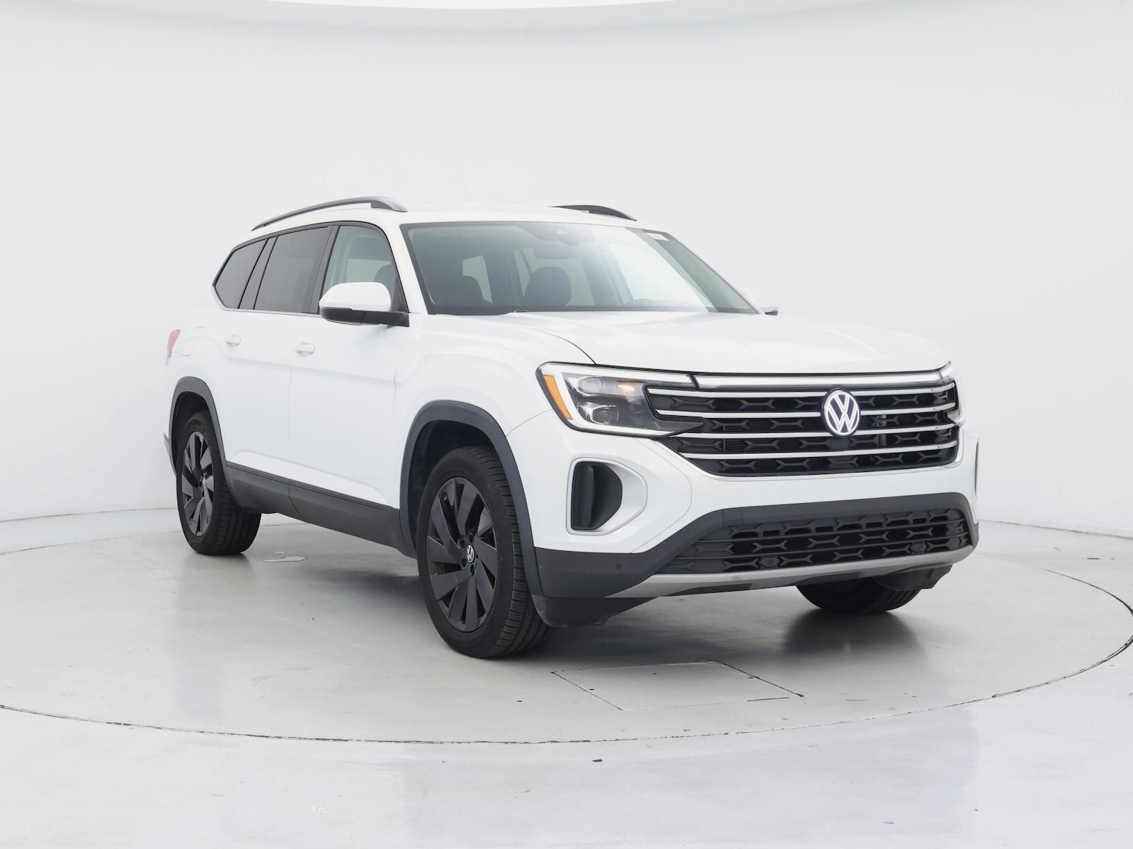 2024 Volkswagen Atlas SE w/Tech - Photo 2