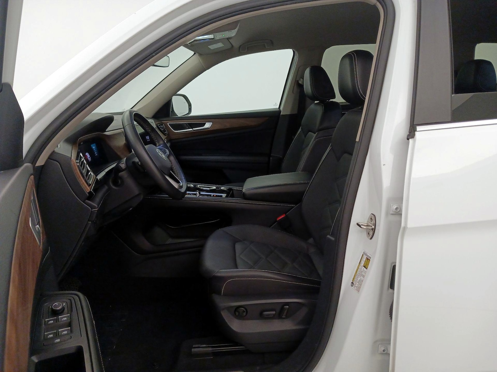 2024 Volkswagen Atlas SE w/Tech - Photo 12