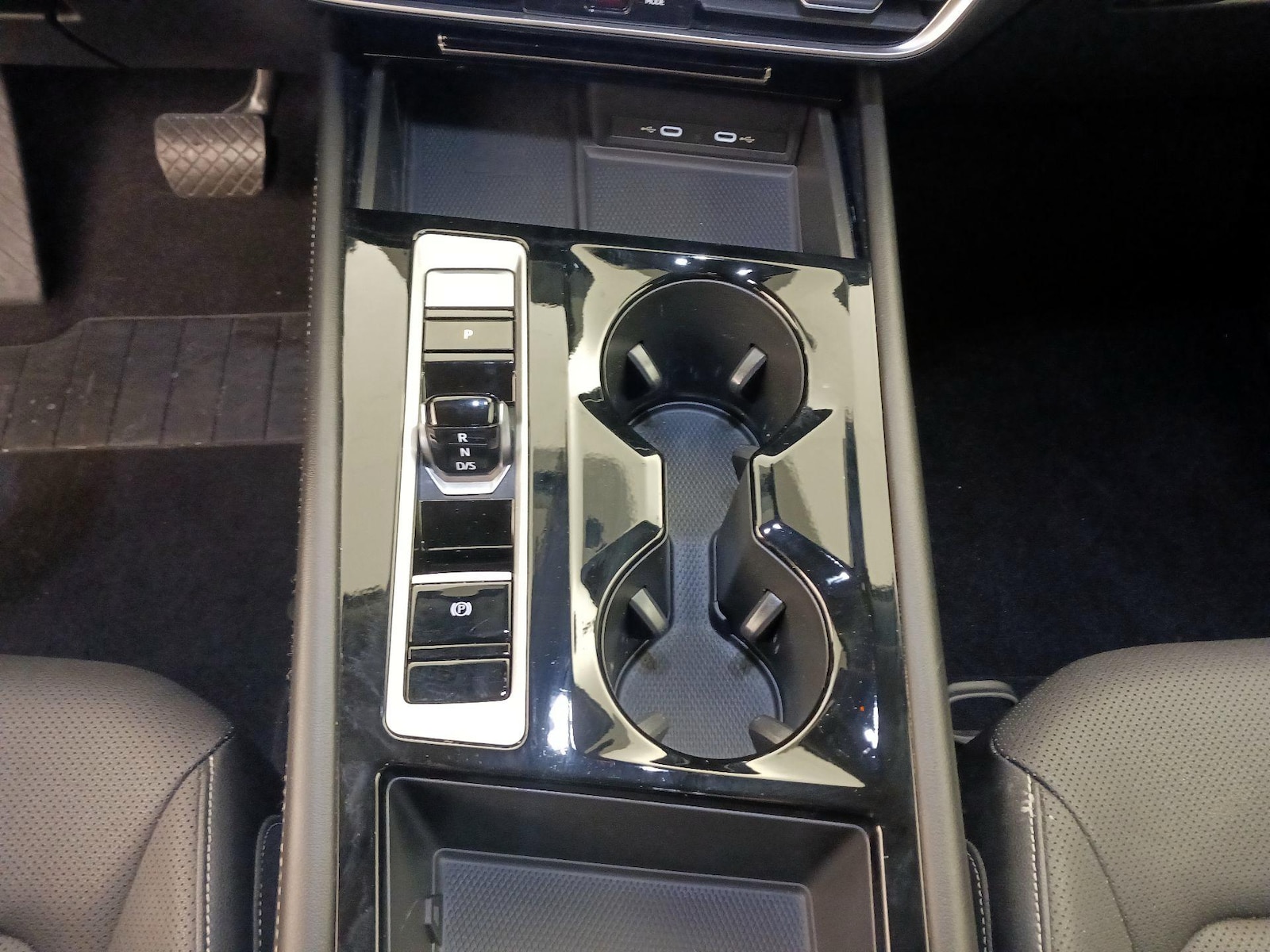 2024 Volkswagen Atlas SE w/Tech - Photo 18