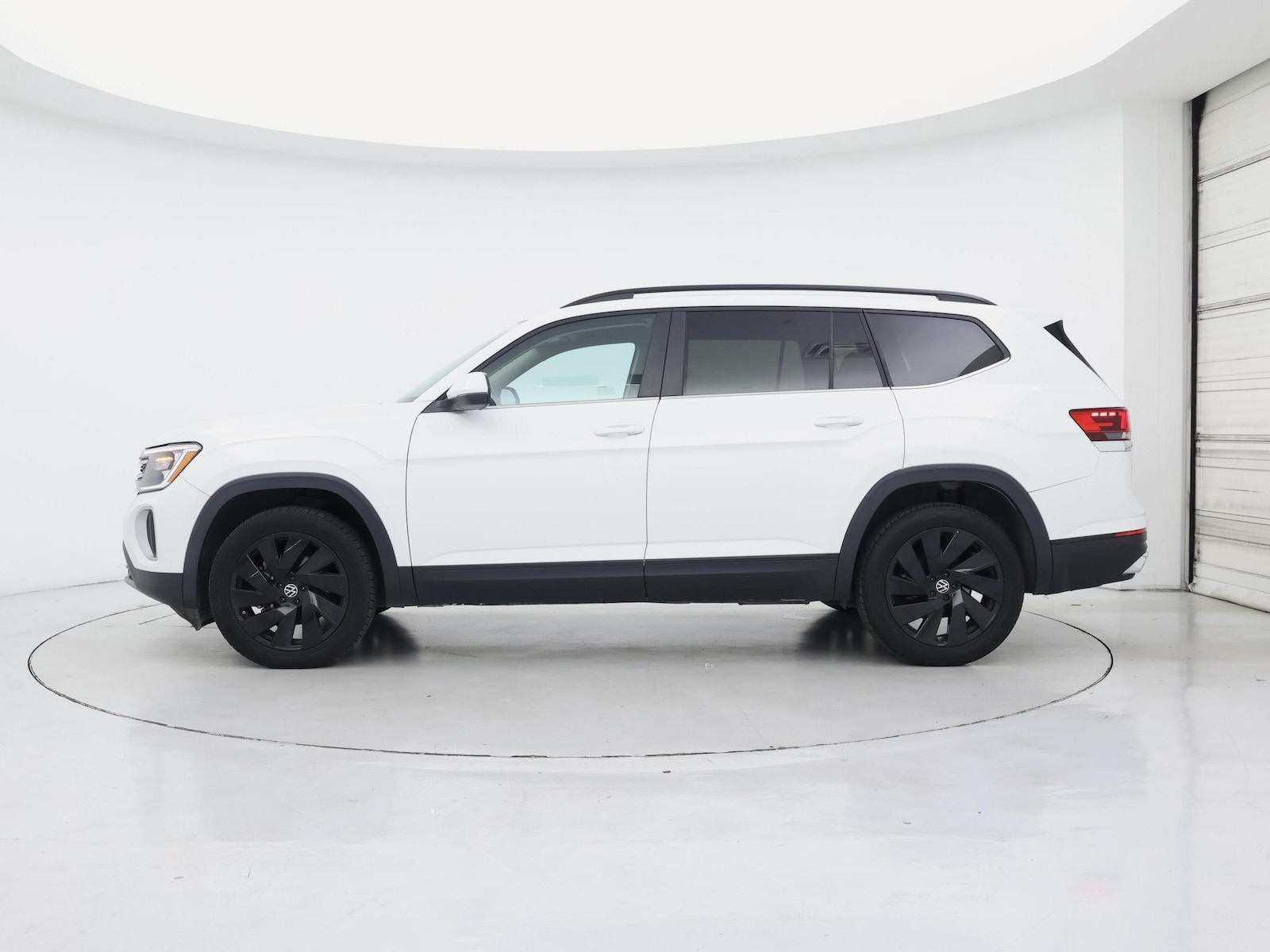 2024 Volkswagen Atlas SE w/Tech - Photo 4