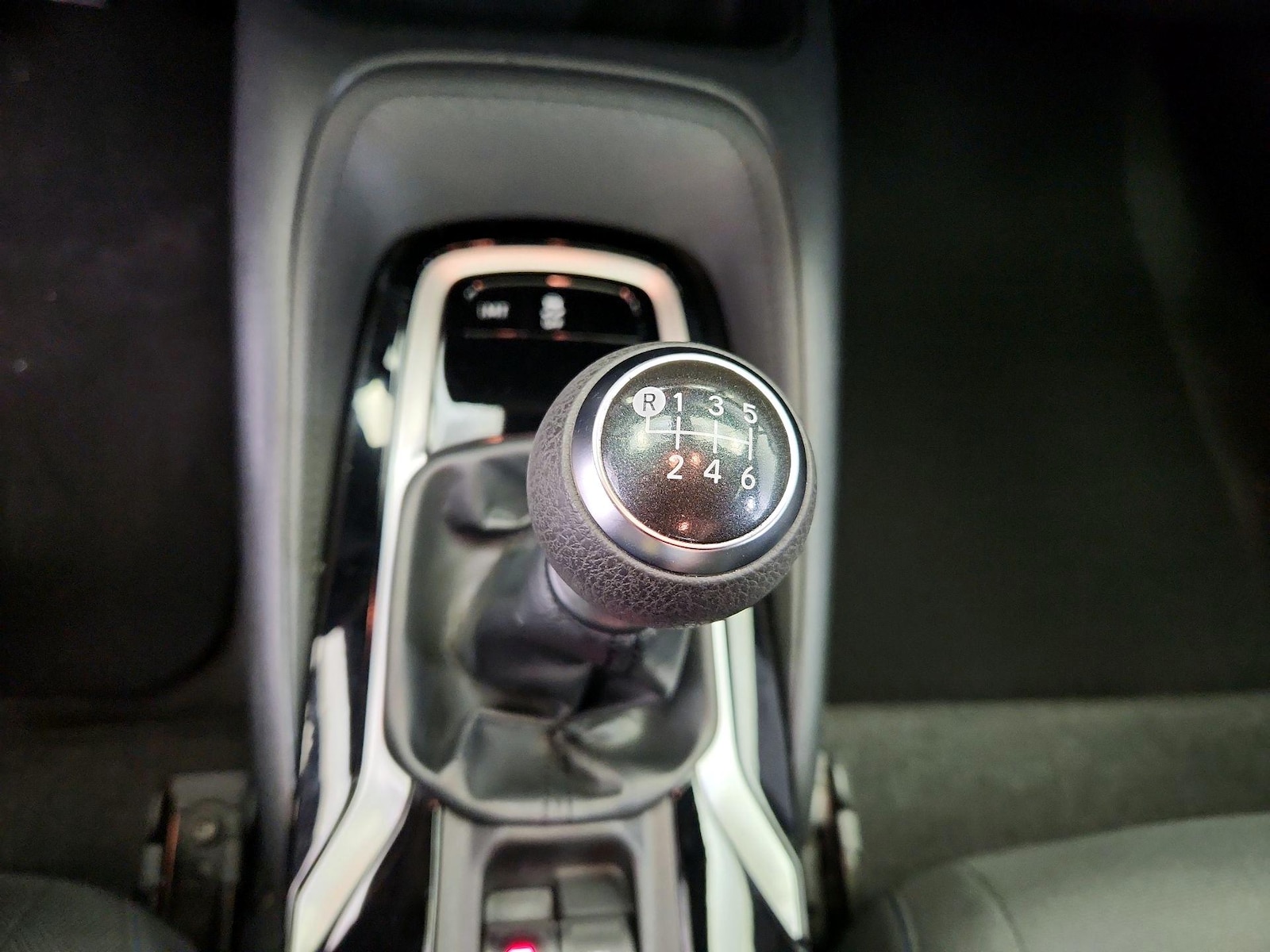 2020 Toyota Corolla SE - Photo 18