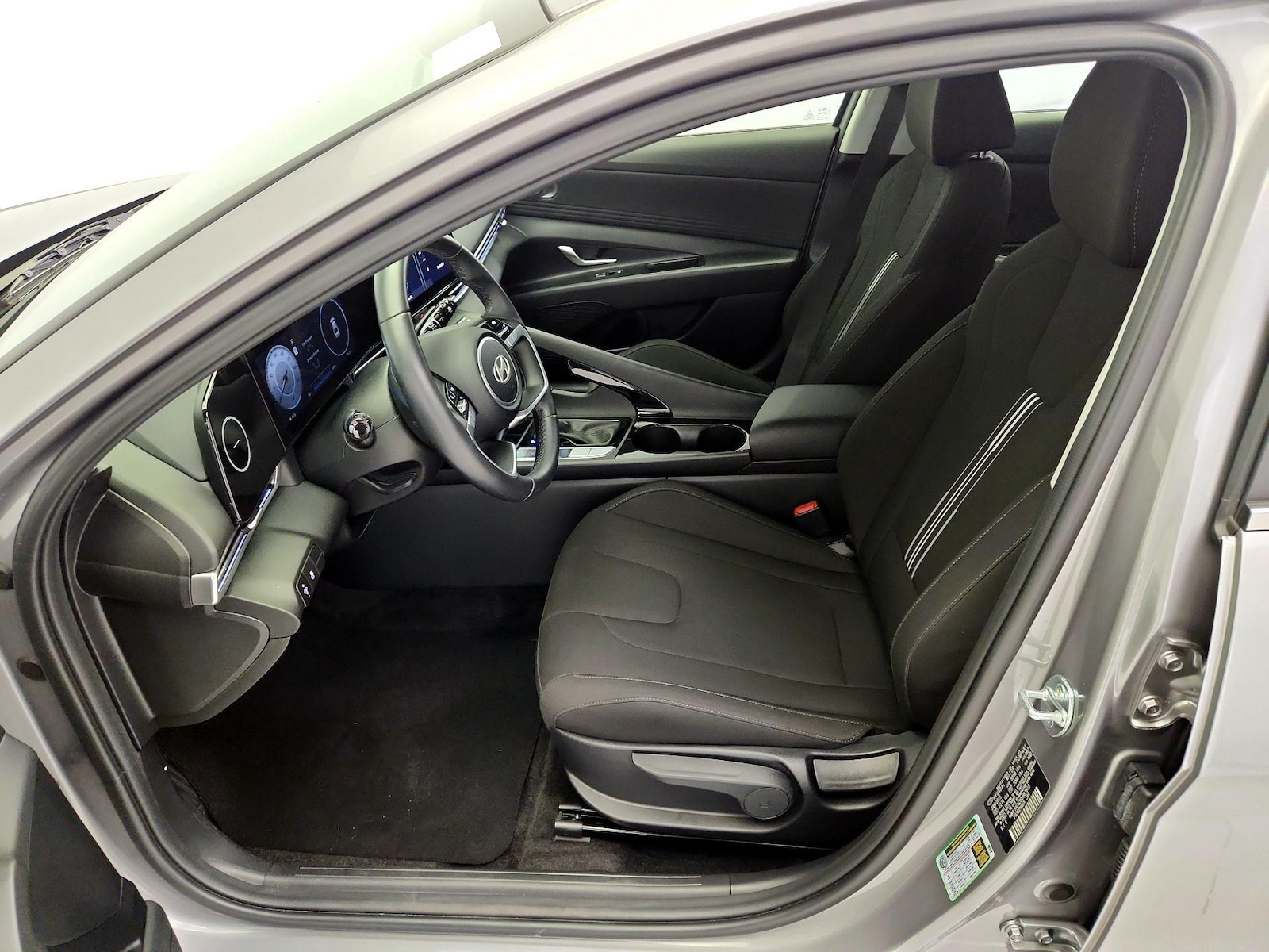 2025 Hyundai Elantra SEL - Photo 12