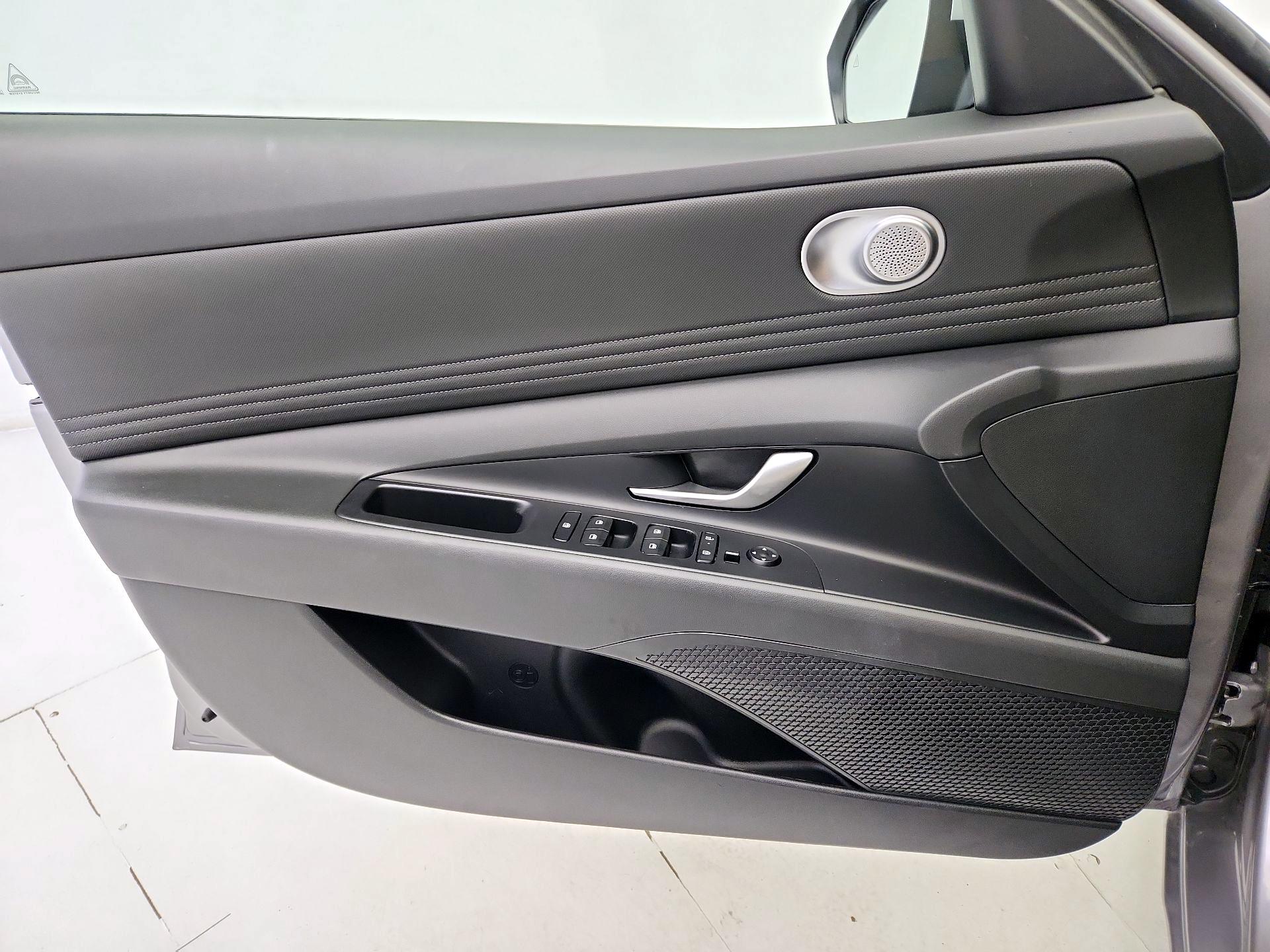 Thumbnail: 2025 Hyundai Elantra - 12