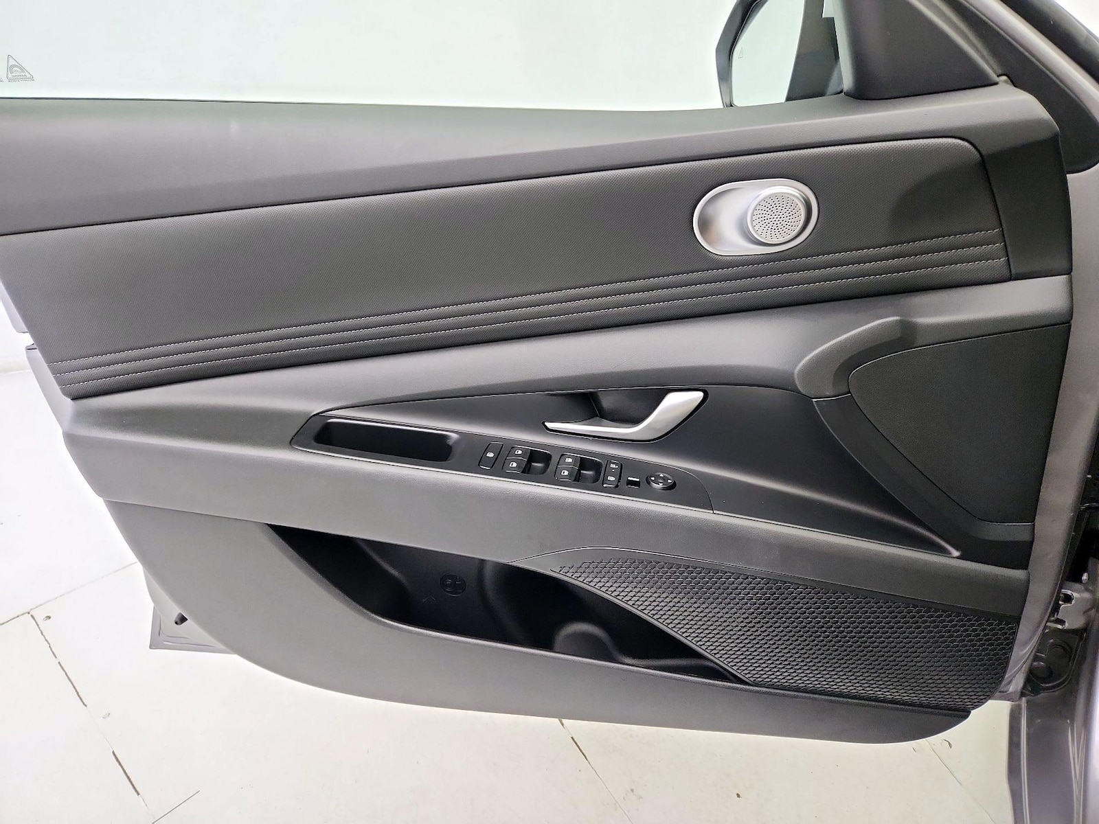 2025 Hyundai Elantra SEL - Photo 13