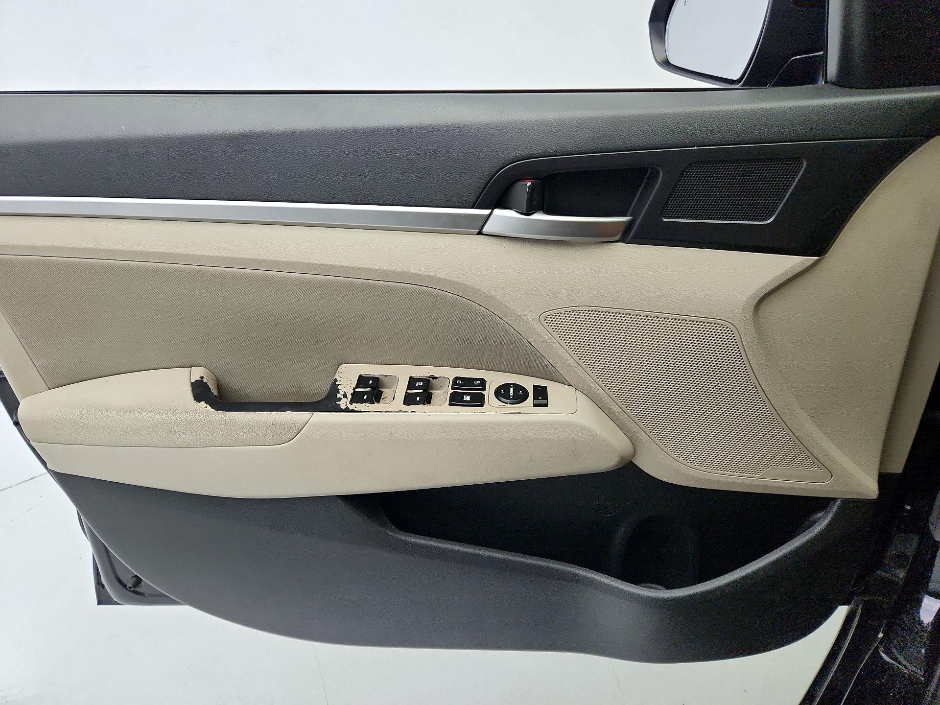 Thumbnail: 2020 Hyundai Elantra - 12