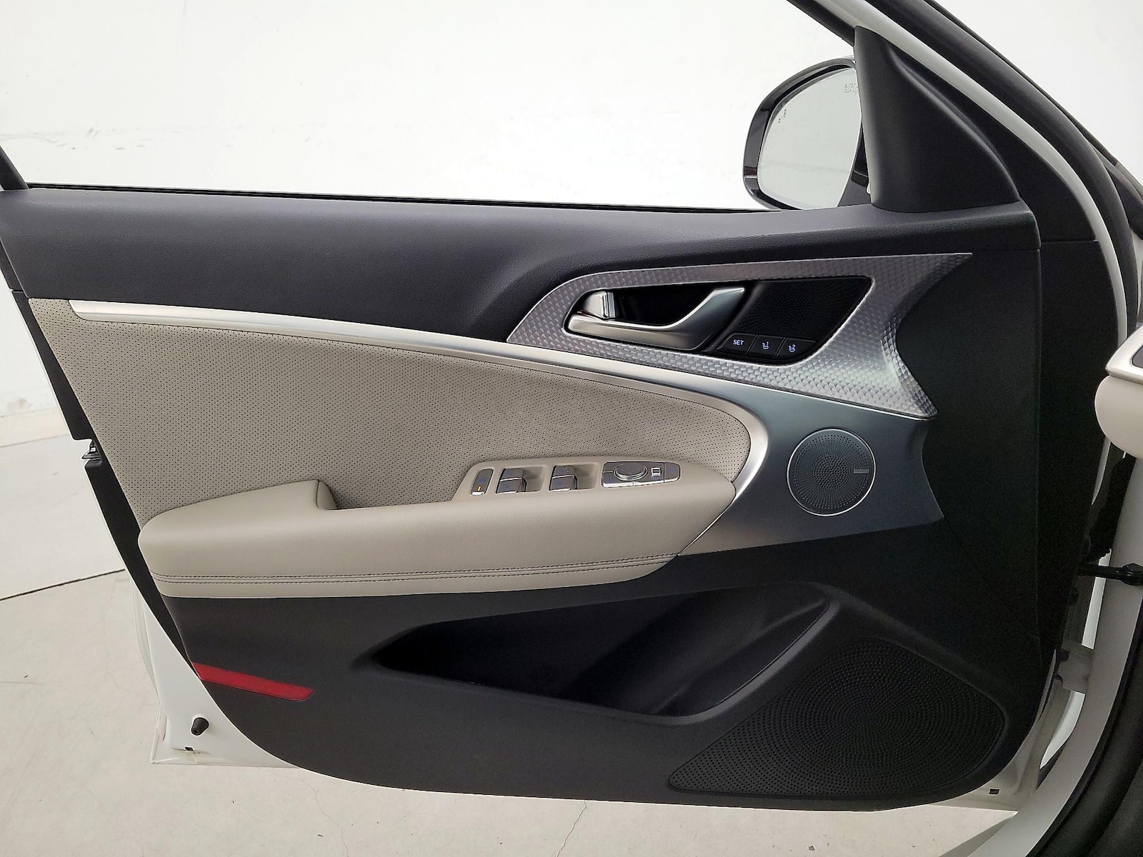 2023 GENESIS G70 Standard - Photo 13