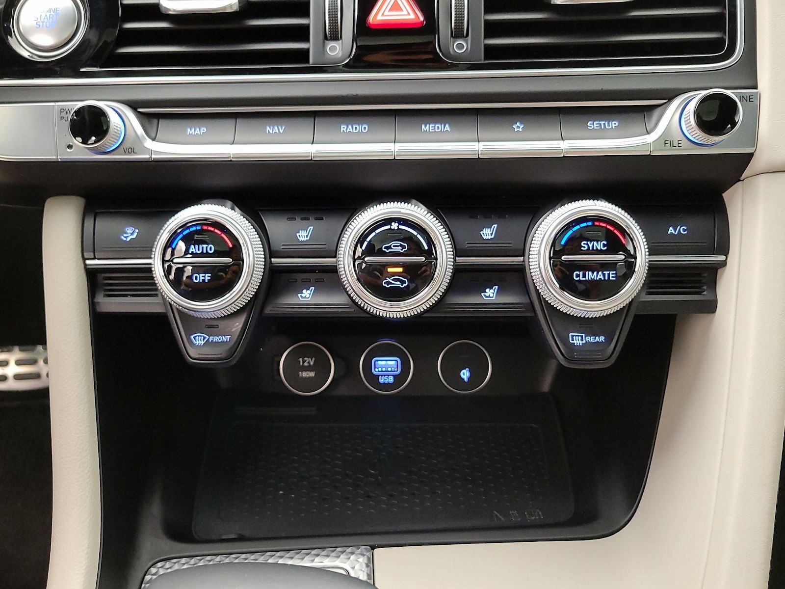 2023 GENESIS G70 Standard - Photo 18