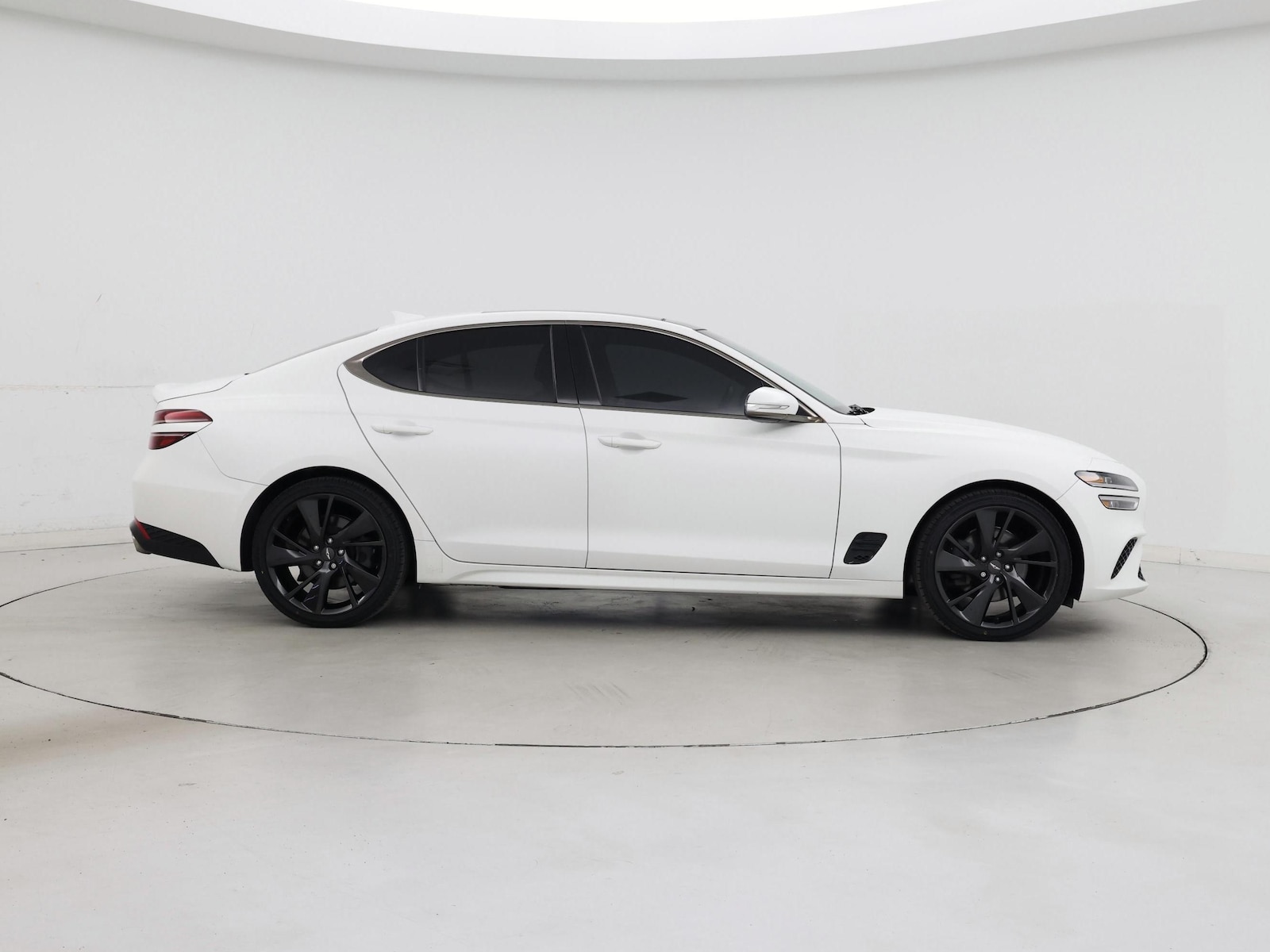 2023 GENESIS G70 Standard - Photo 8