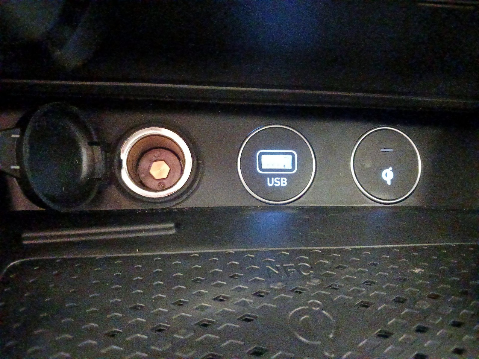2023 GENESIS G70 Standard - Photo 20