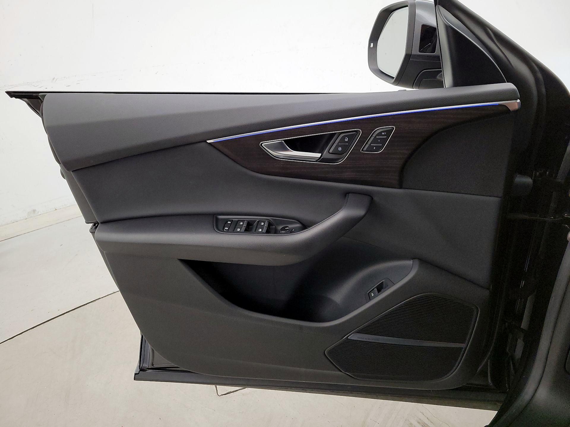Thumbnail: 2021 Audi Q8 - 12