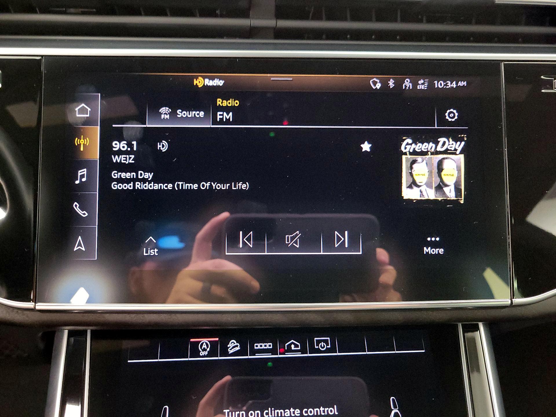 Thumbnail: 2021 Audi Q8 - 15