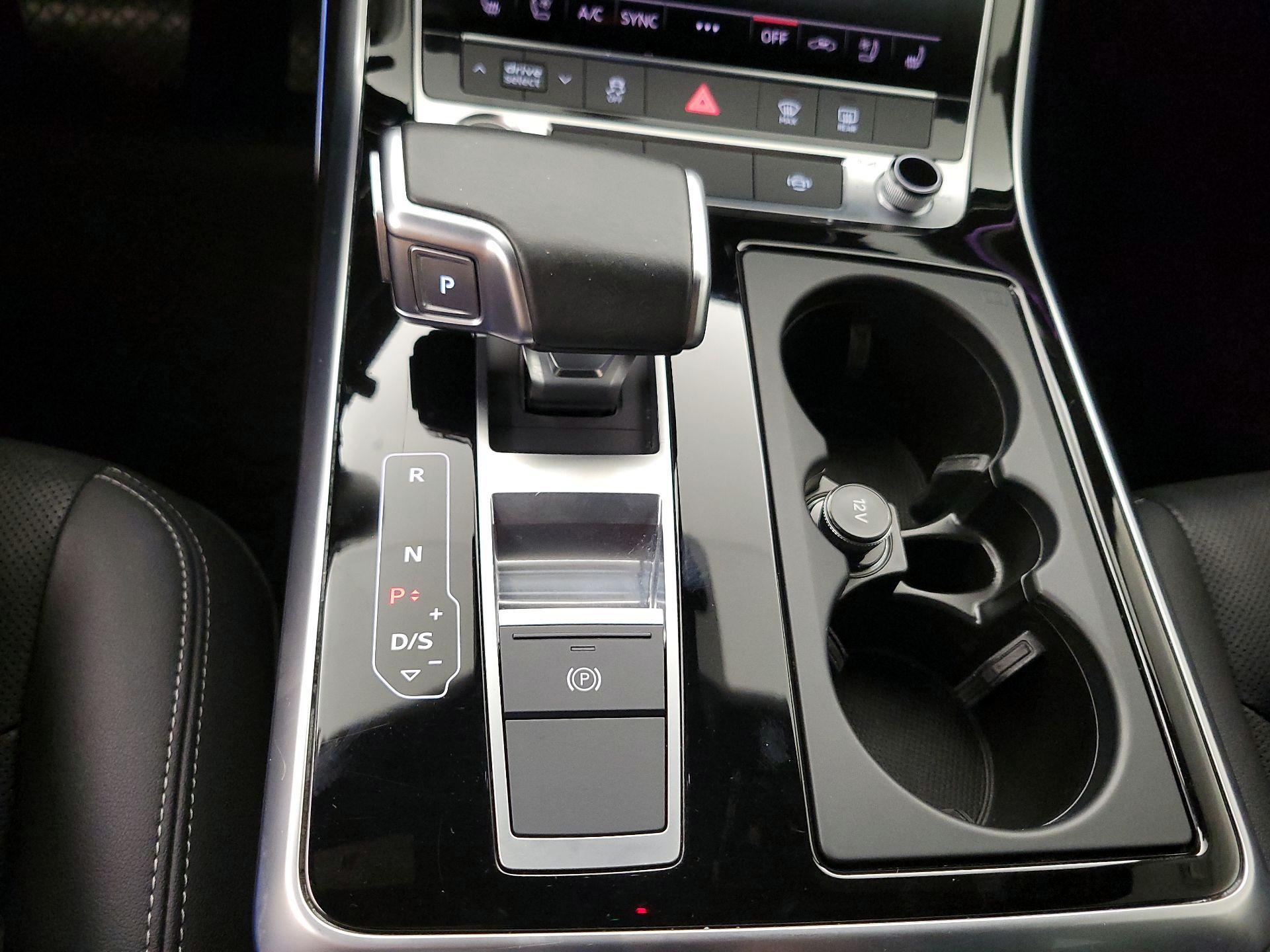 Thumbnail: 2021 Audi Q8 - 17