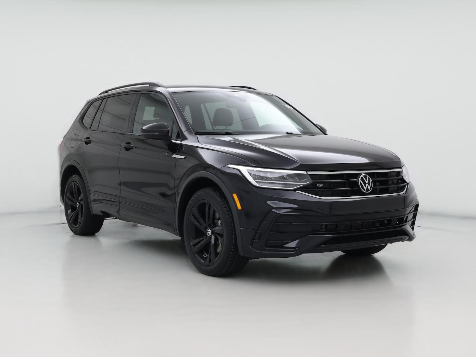 2023 Volkswagen Tiguan SE R-LINE BLACK - Photo 1