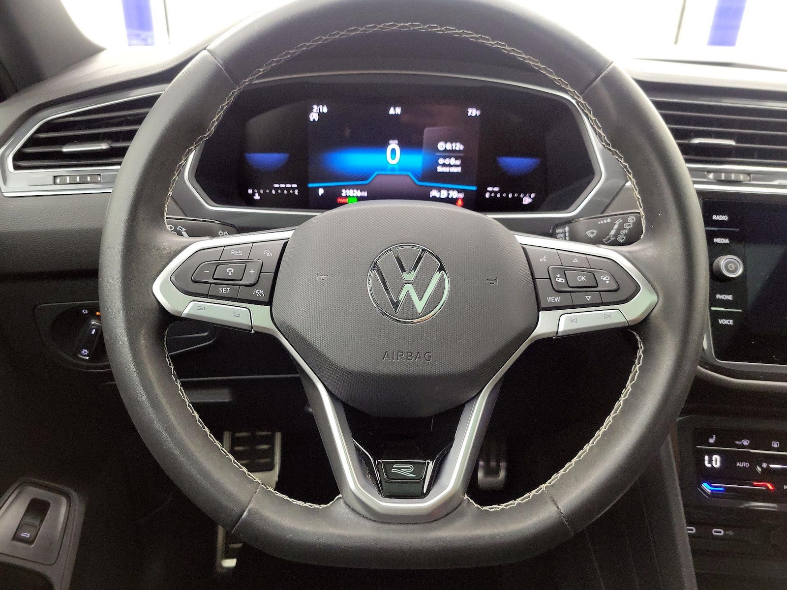2023 Volkswagen Tiguan SE R-LINE BLACK - Photo 11