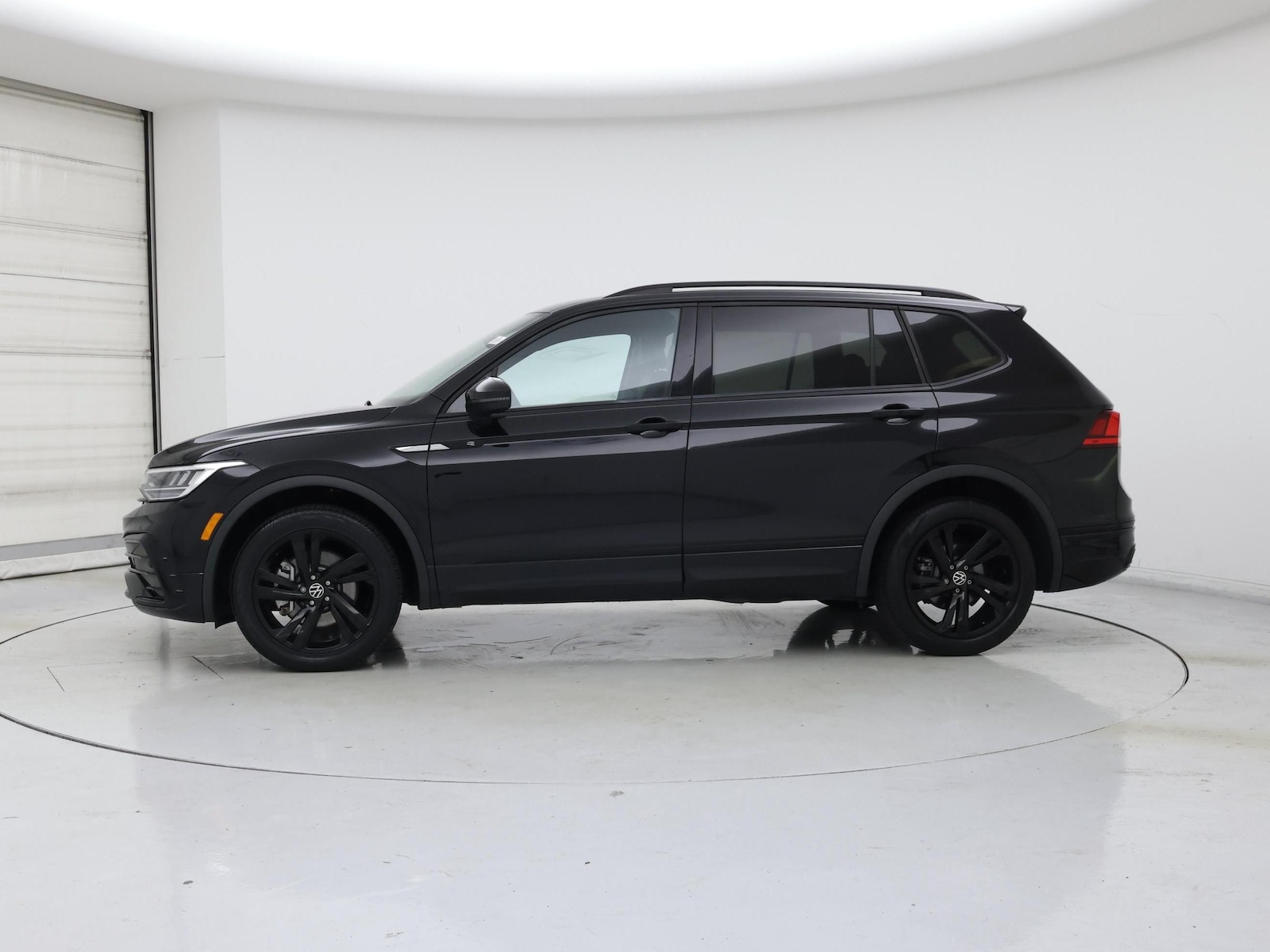 2023 Volkswagen Tiguan SE R-LINE BLACK - Photo 4