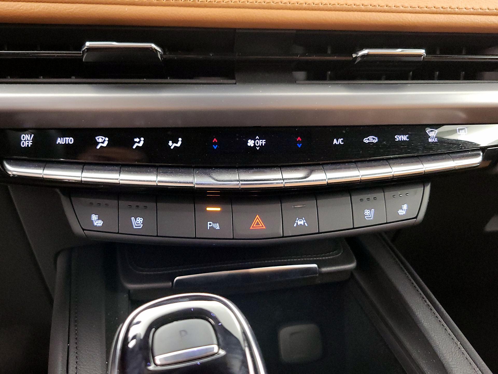Thumbnail: 2024 Cadillac XT4 - 16