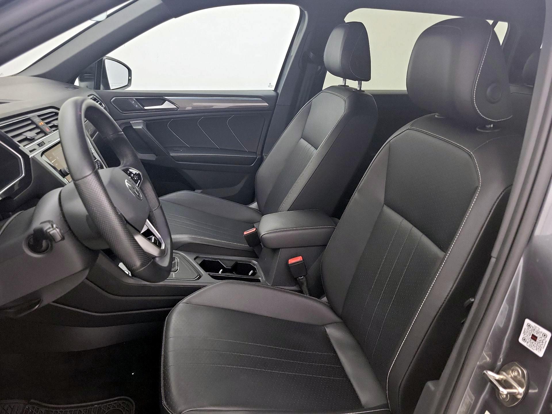 Thumbnail: 2022 Volkswagen Tiguan - 11