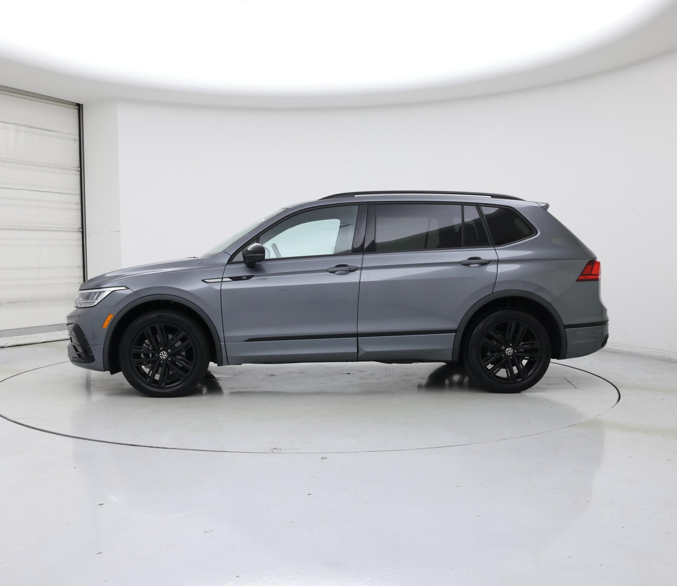 Thumbnail: 2022 Volkswagen Tiguan - 3