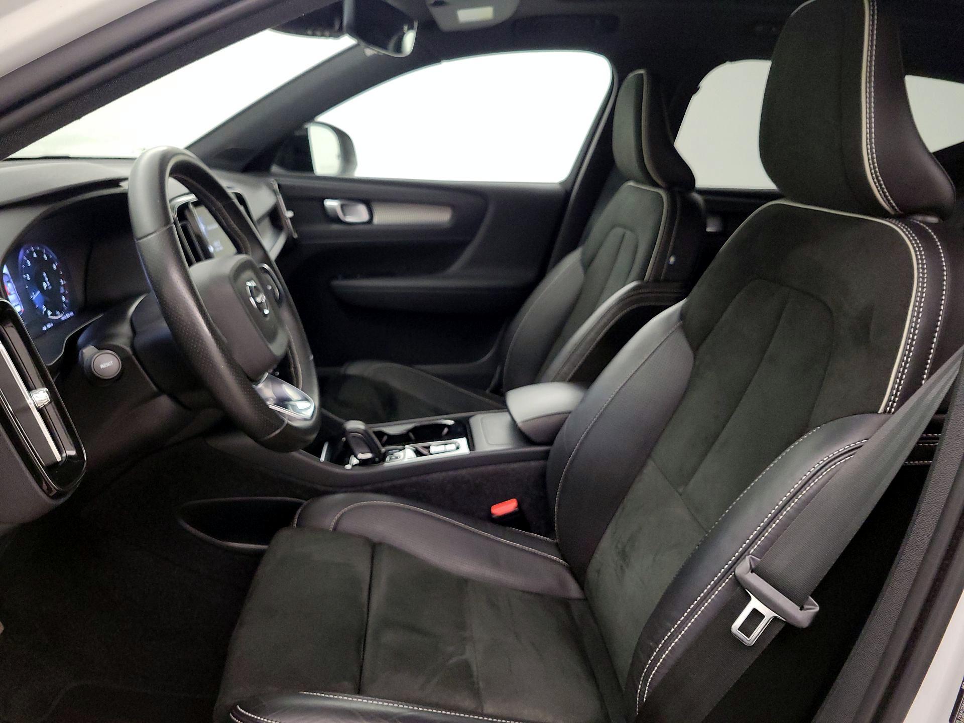 Thumbnail: 2021 Volvo XC40 - 11