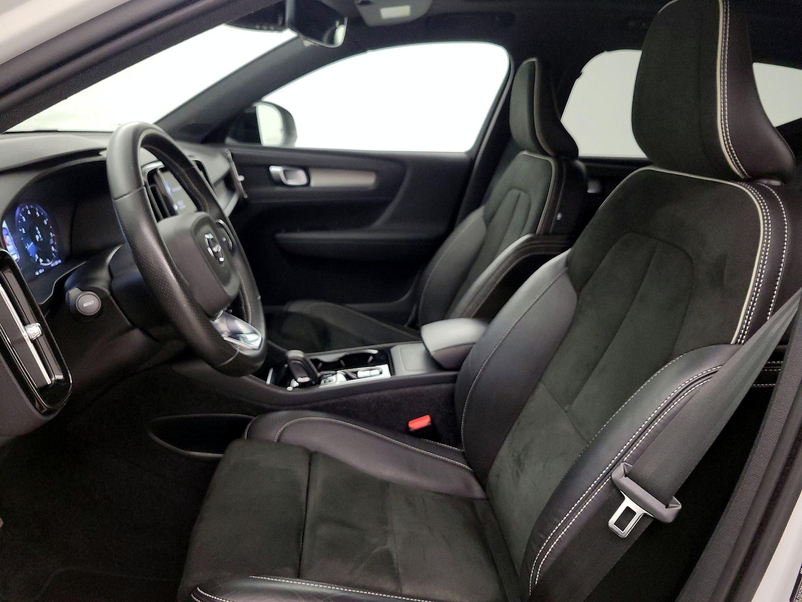 2021 Volvo XC40 R-Design - Photo 12