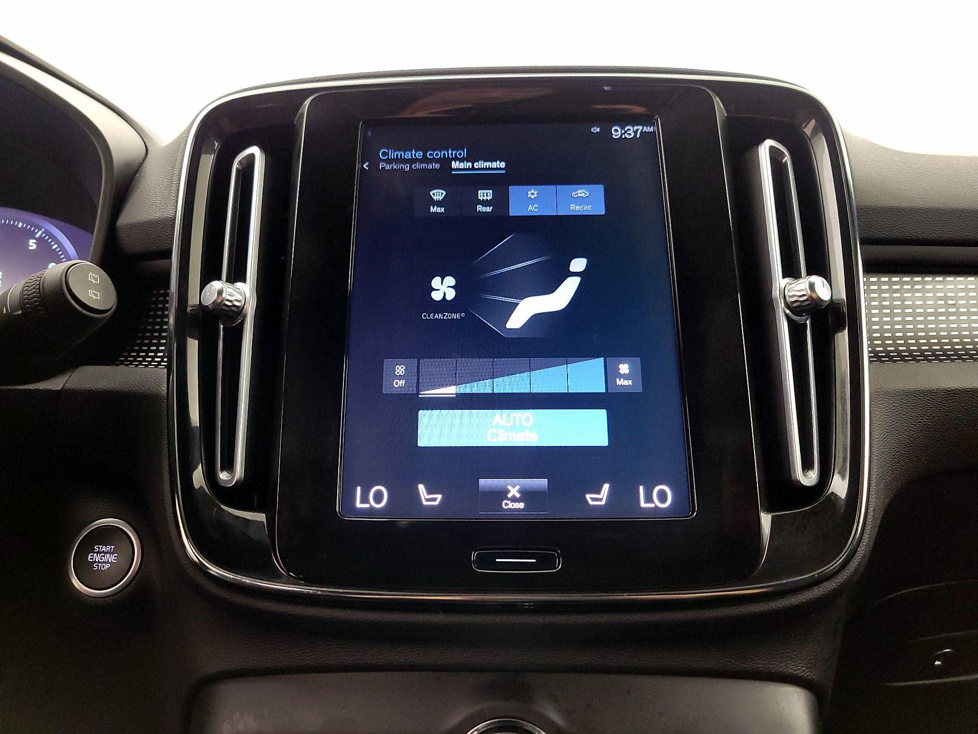 Thumbnail: 2021 Volvo XC40 - 16
