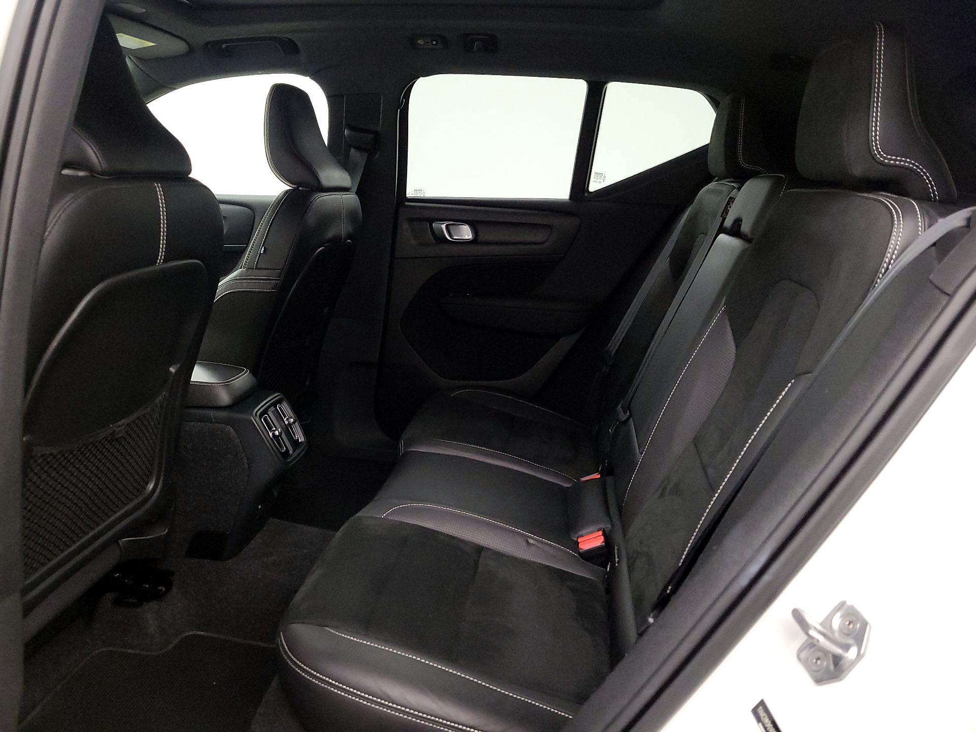 Thumbnail: 2021 Volvo XC40 - 20