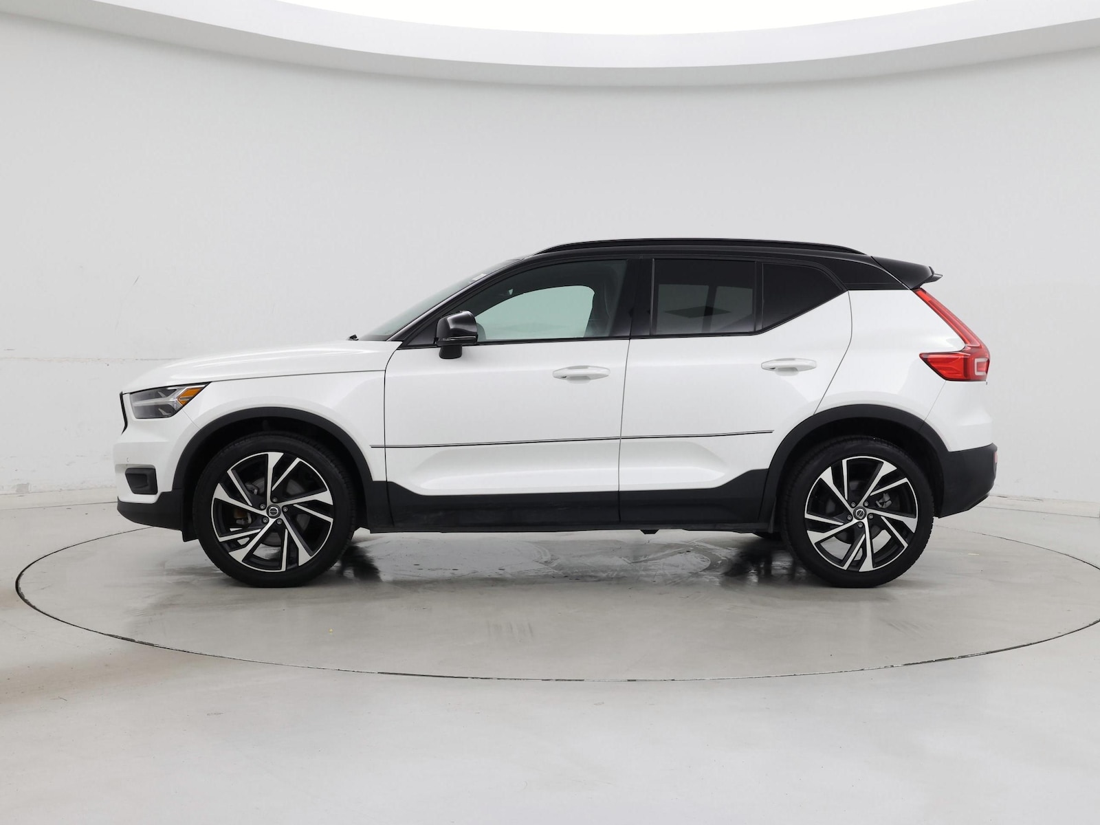 2021 Volvo XC40 R-Design - Photo 4