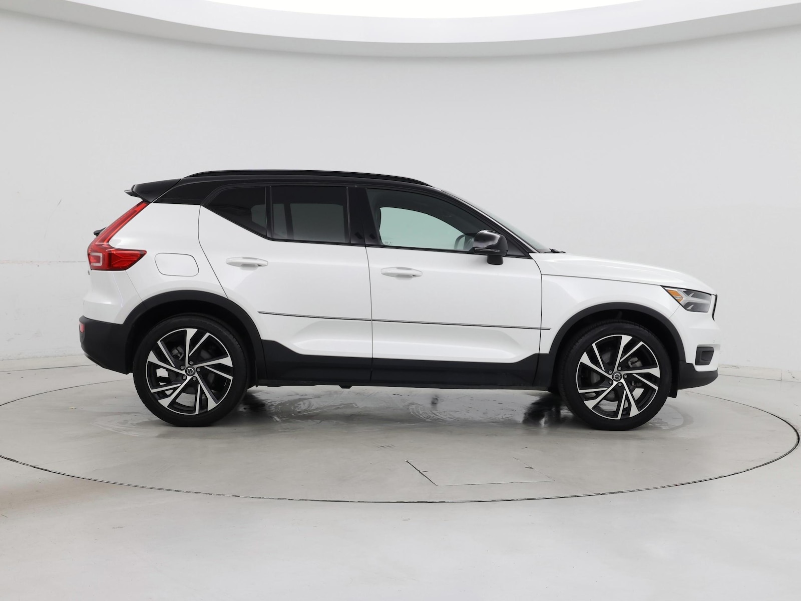 2021 Volvo XC40 R-Design - Photo 8