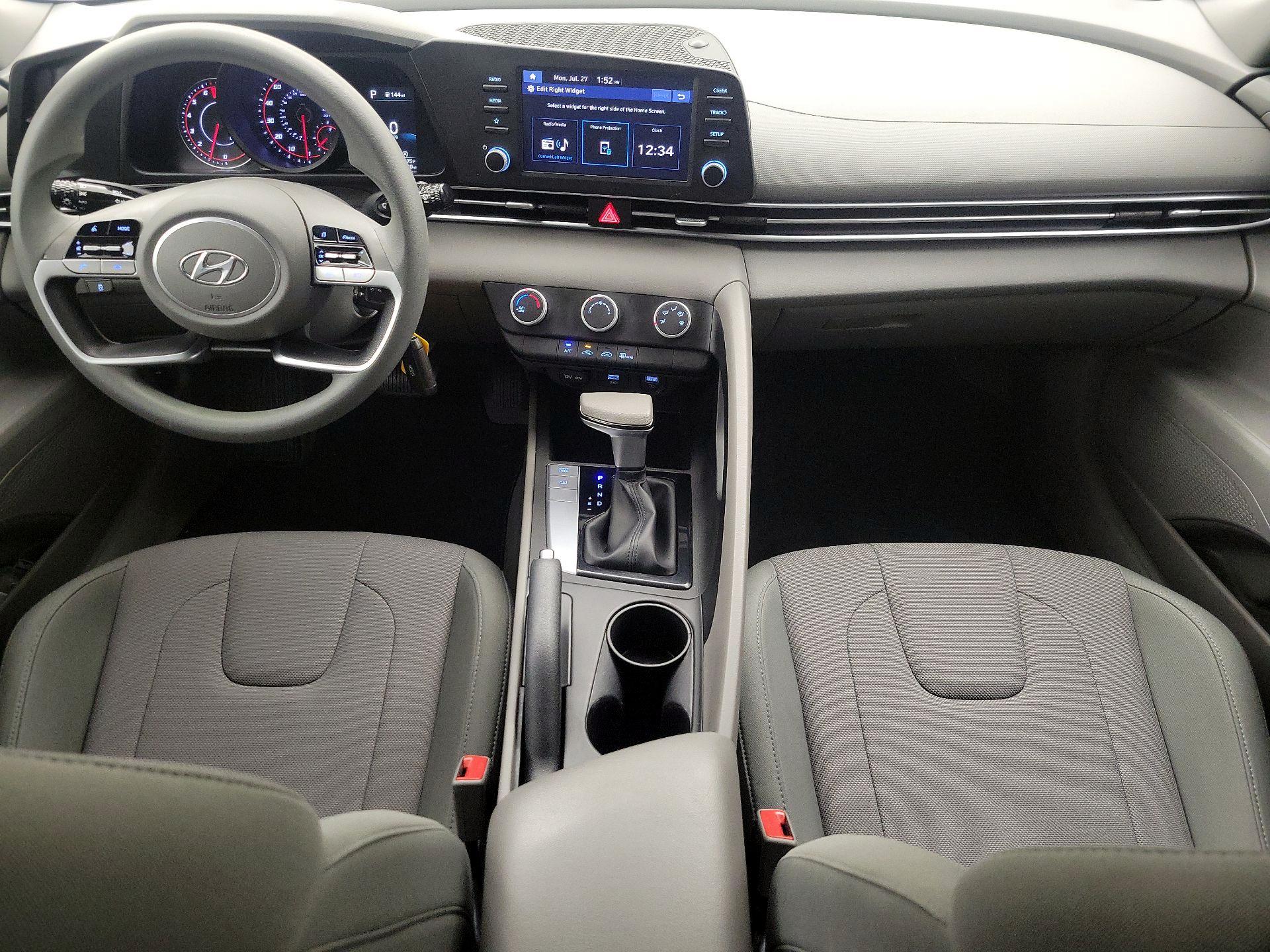 Thumbnail: 2022 Hyundai Elantra - 9