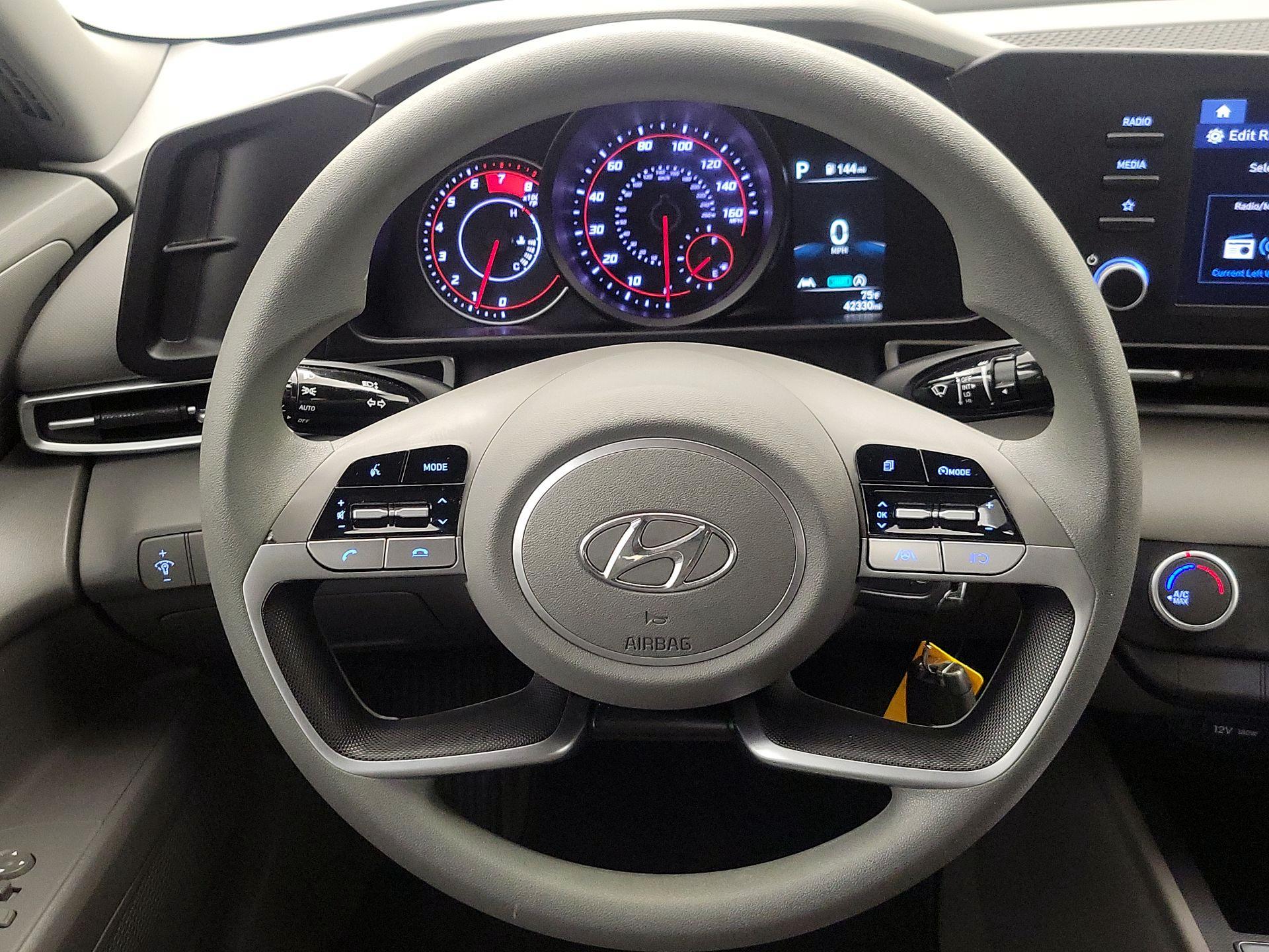 Thumbnail: 2022 Hyundai Elantra - 10