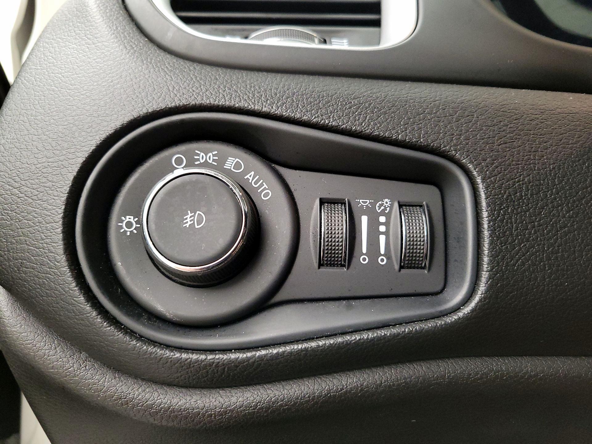 Thumbnail: 2021 Jeep Renegade - 13