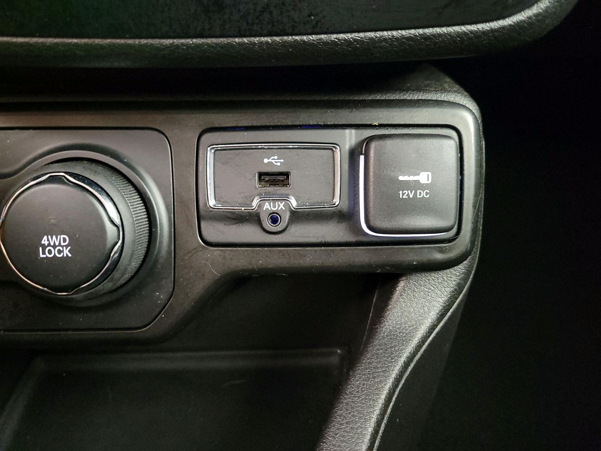 Thumbnail: 2021 Jeep Renegade - 18