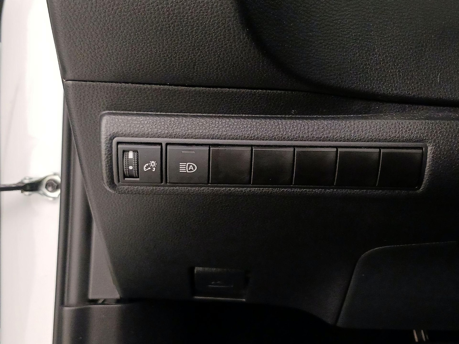 2025 Toyota Corolla LE - Photo 14