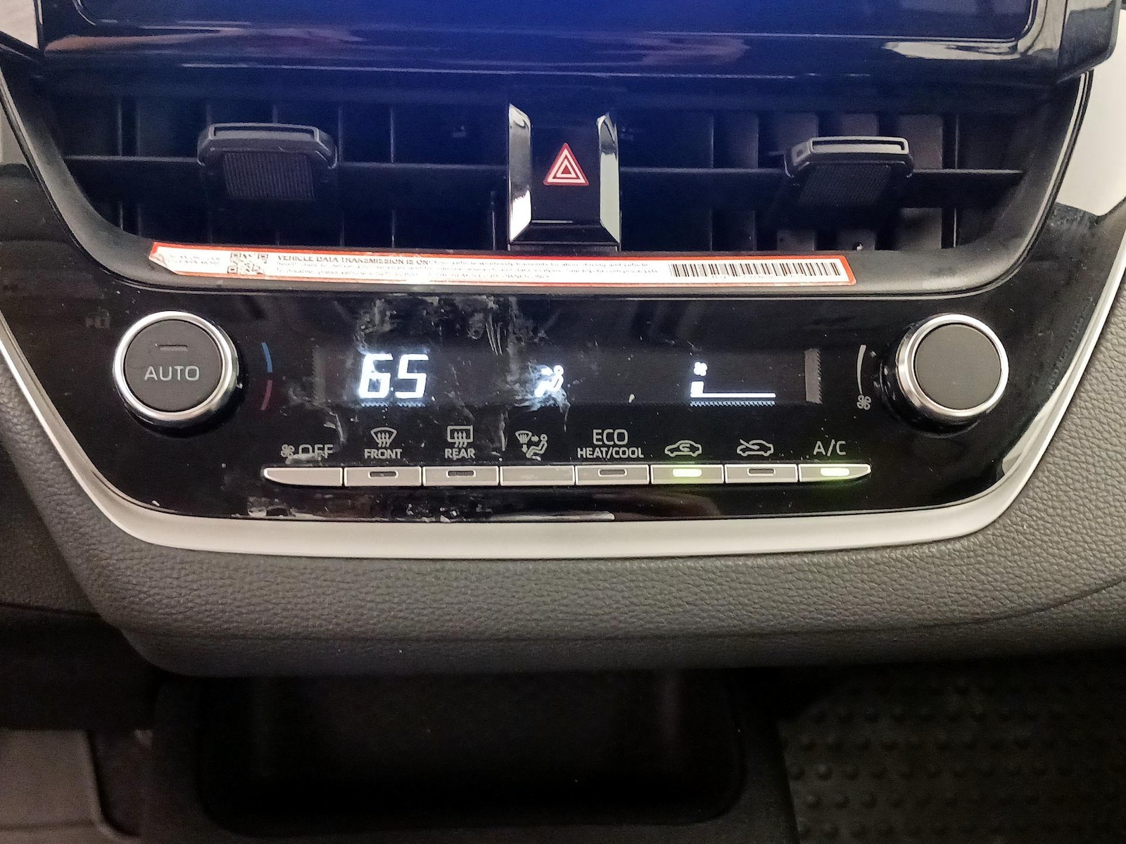 2025 Toyota Corolla LE - Photo 17