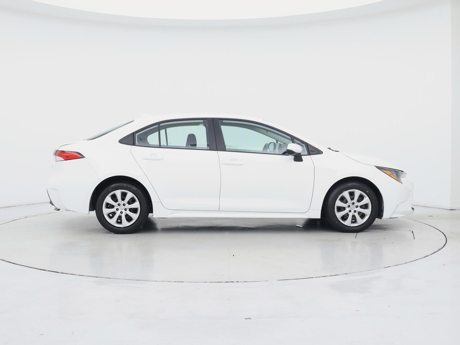 2025 Toyota Corolla LE - Photo 8