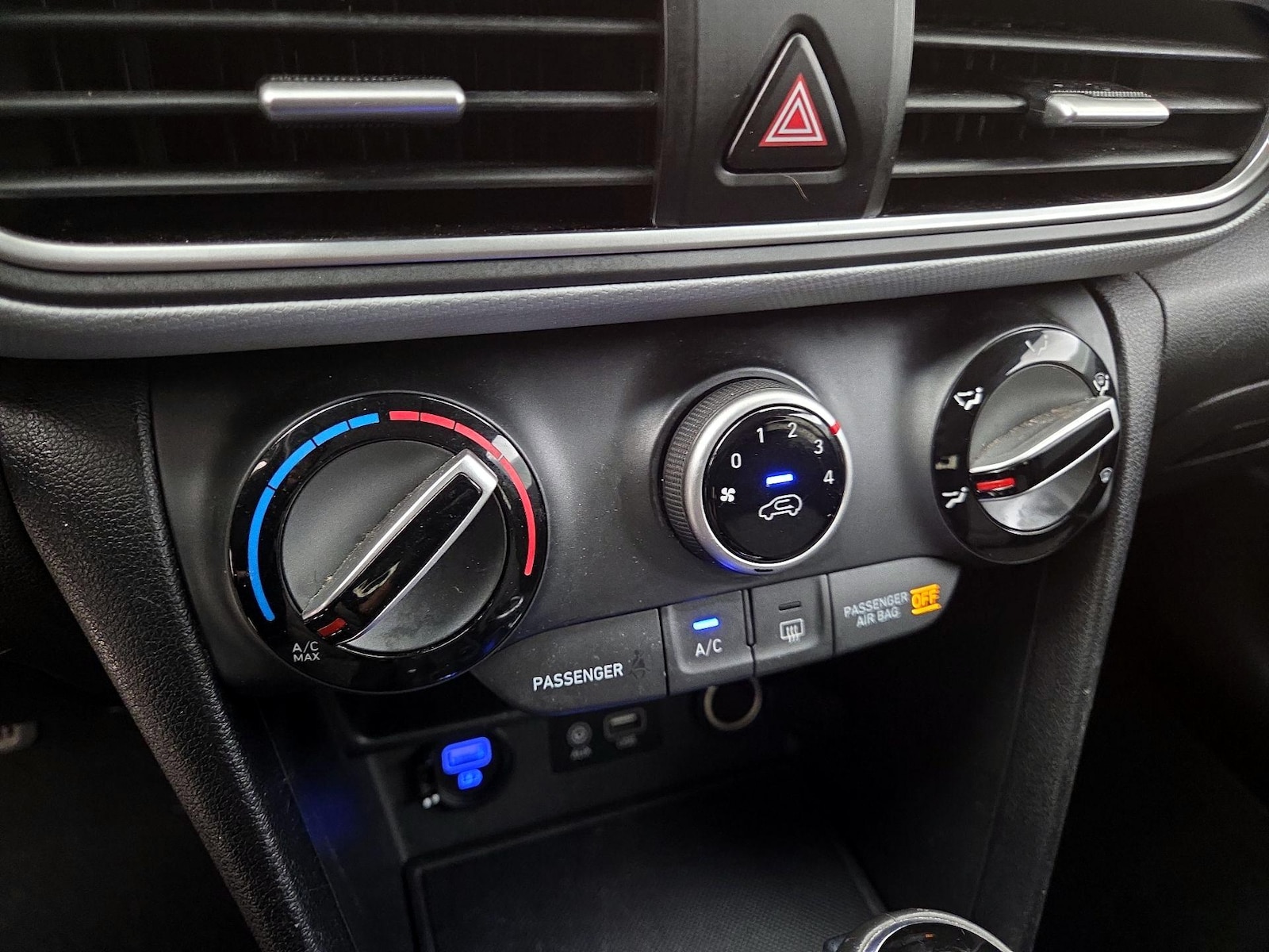 2020 Hyundai Kona SEL - Photo 17