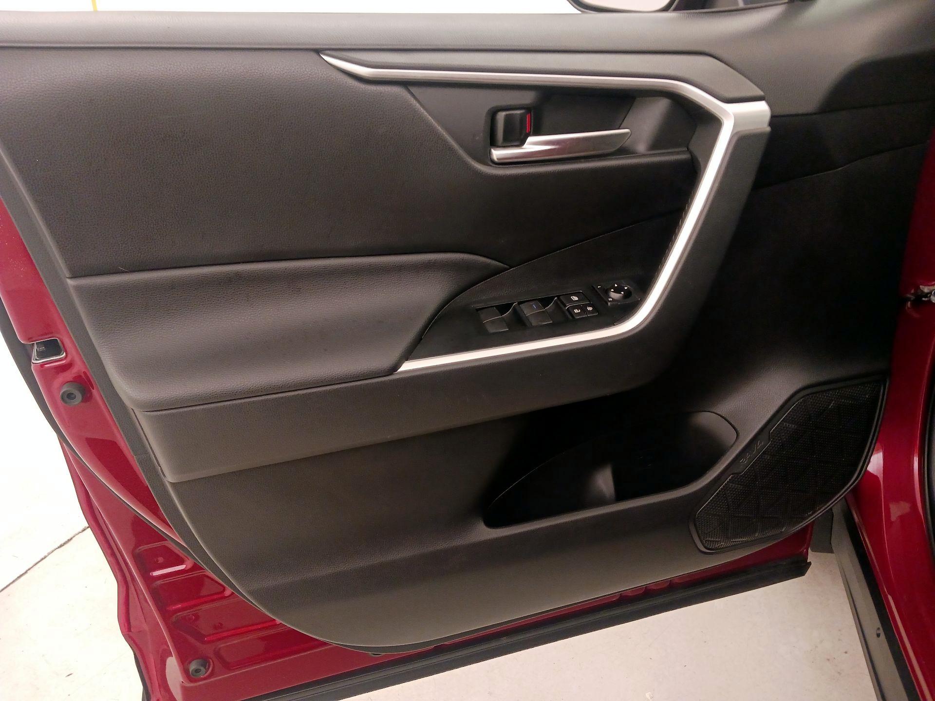 Thumbnail: 2021 Toyota RAV4 - 12