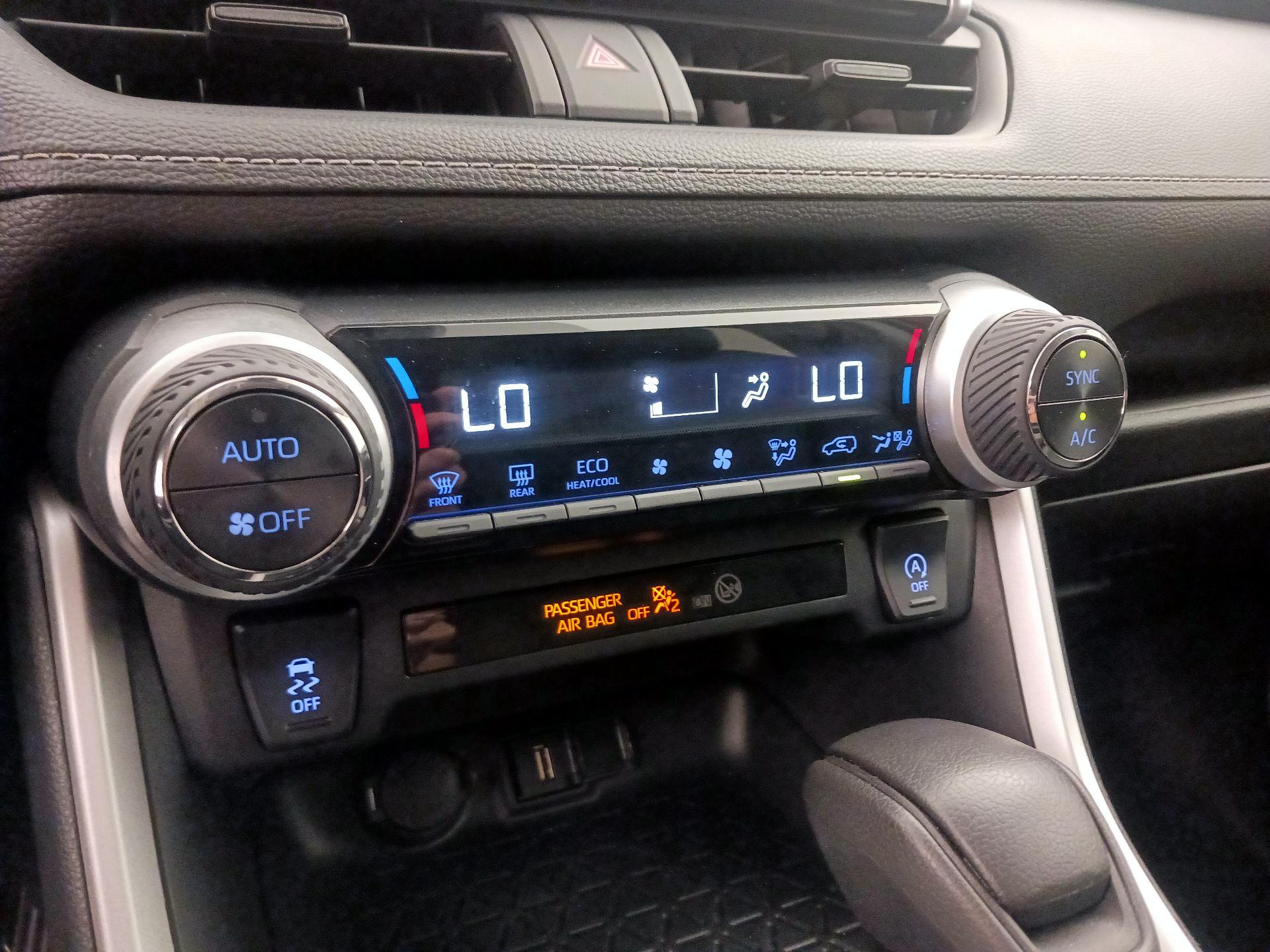 Thumbnail: 2021 Toyota RAV4 - 16
