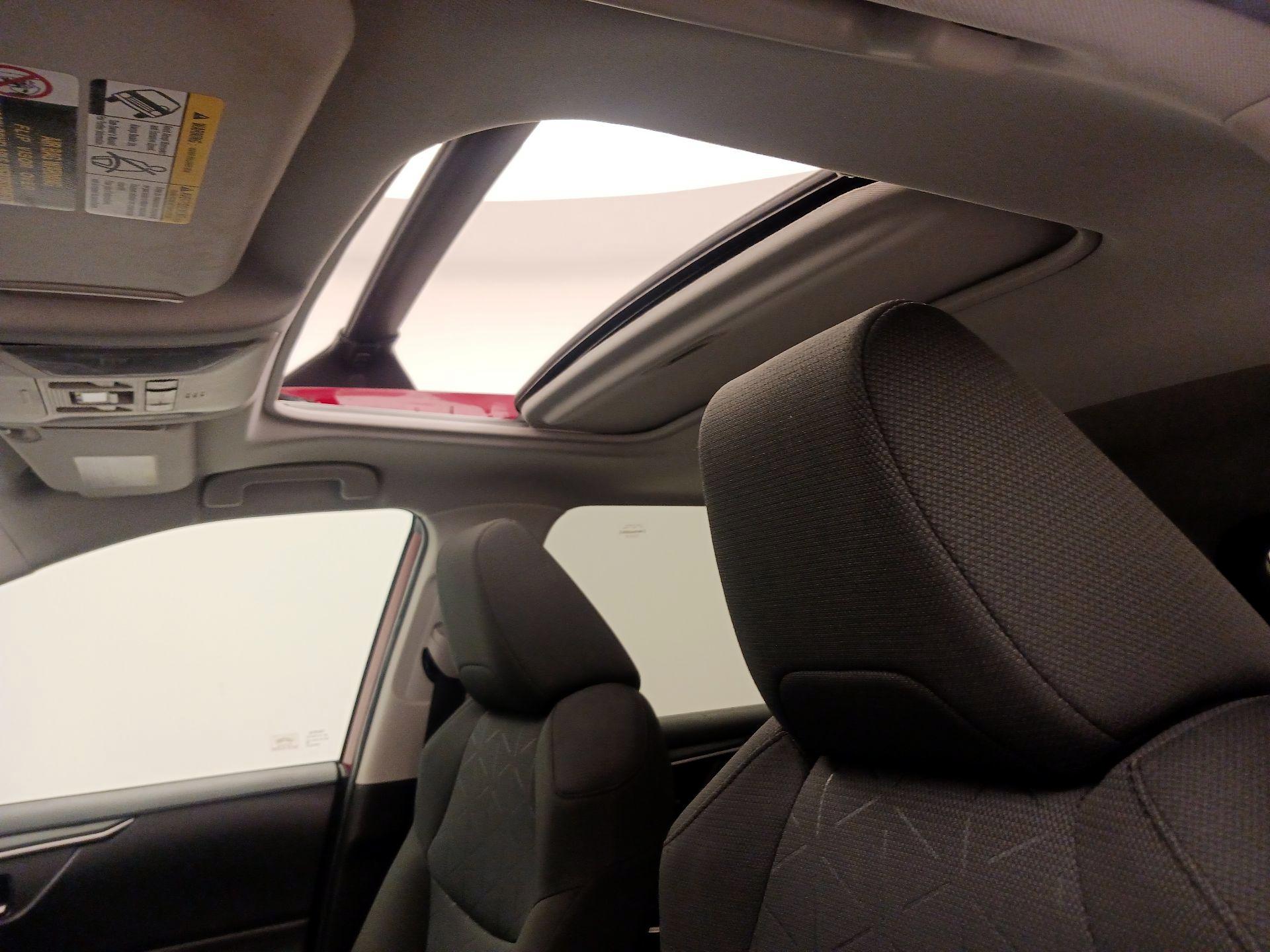 Thumbnail: 2021 Toyota RAV4 - 19