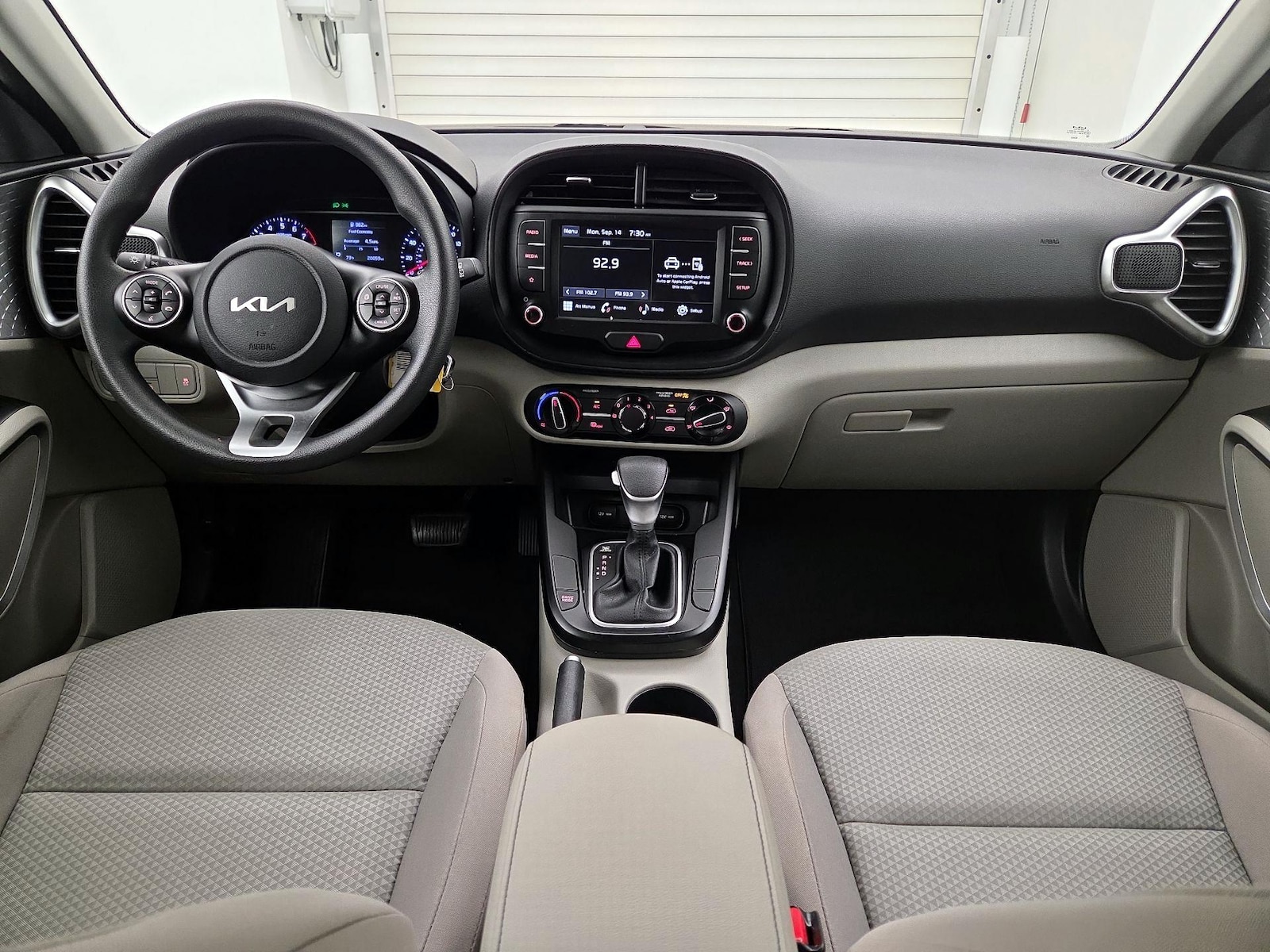 2022 Kia Soul LX - Photo 10