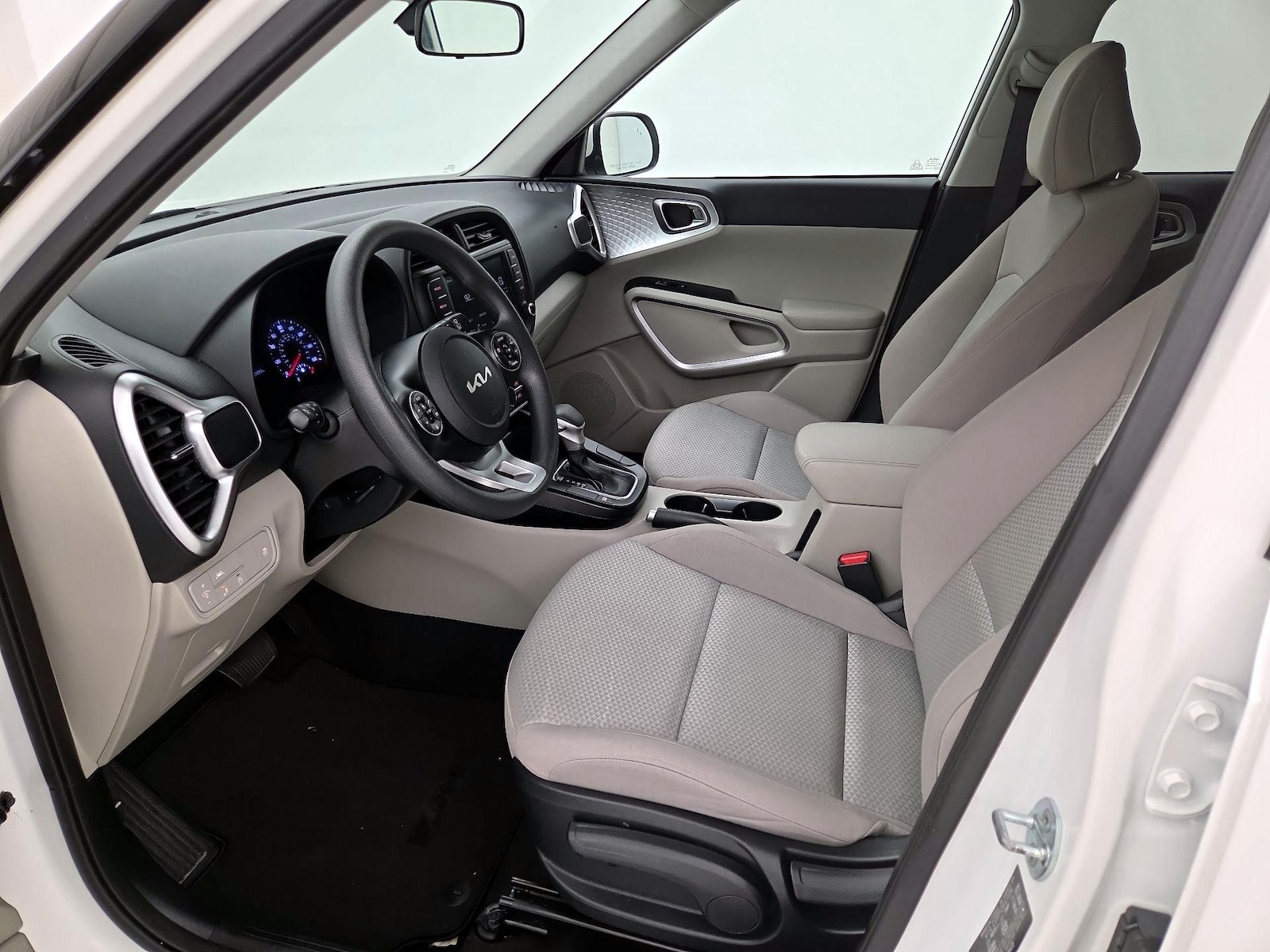 2022 Kia Soul LX - Photo 12