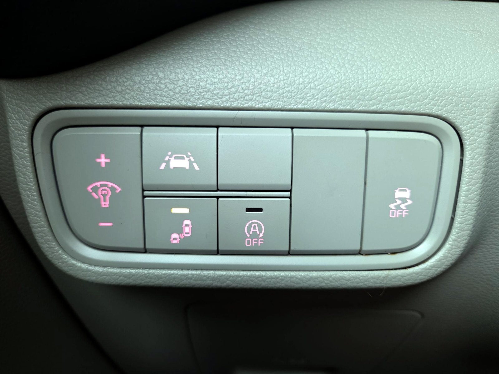 2022 Kia Soul LX - Photo 14