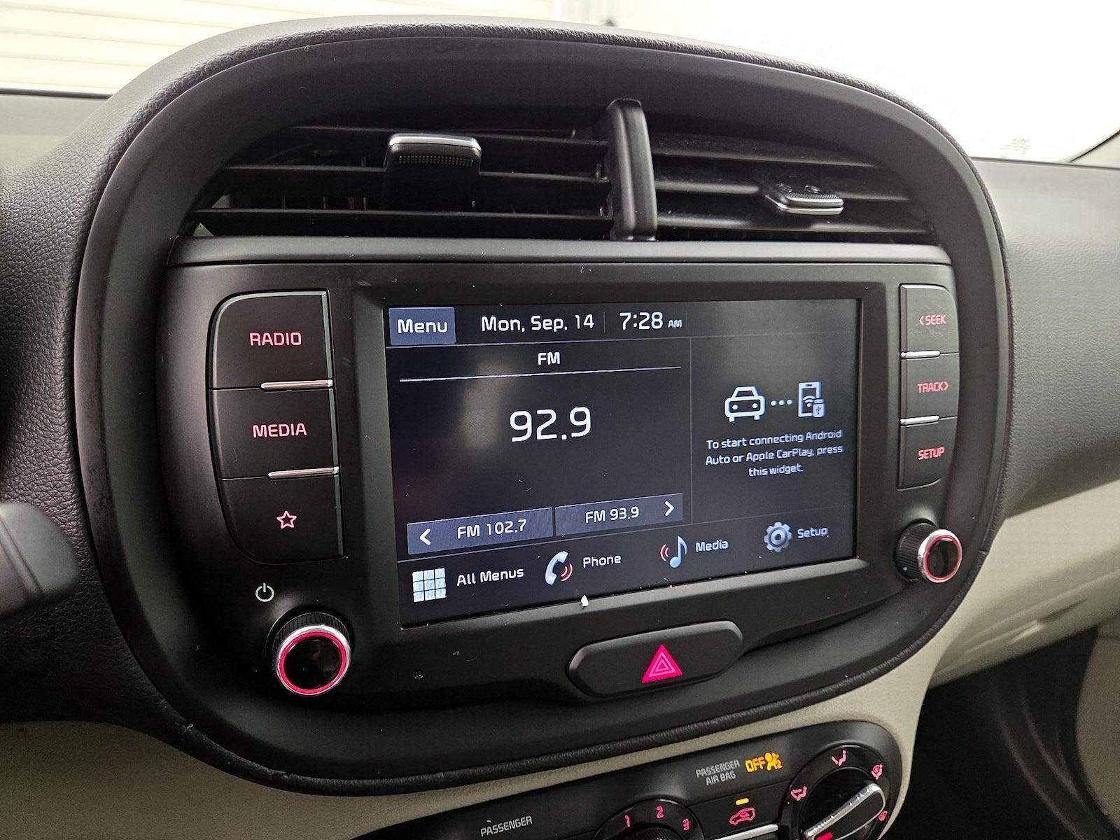 2022 Kia Soul LX - Photo 16